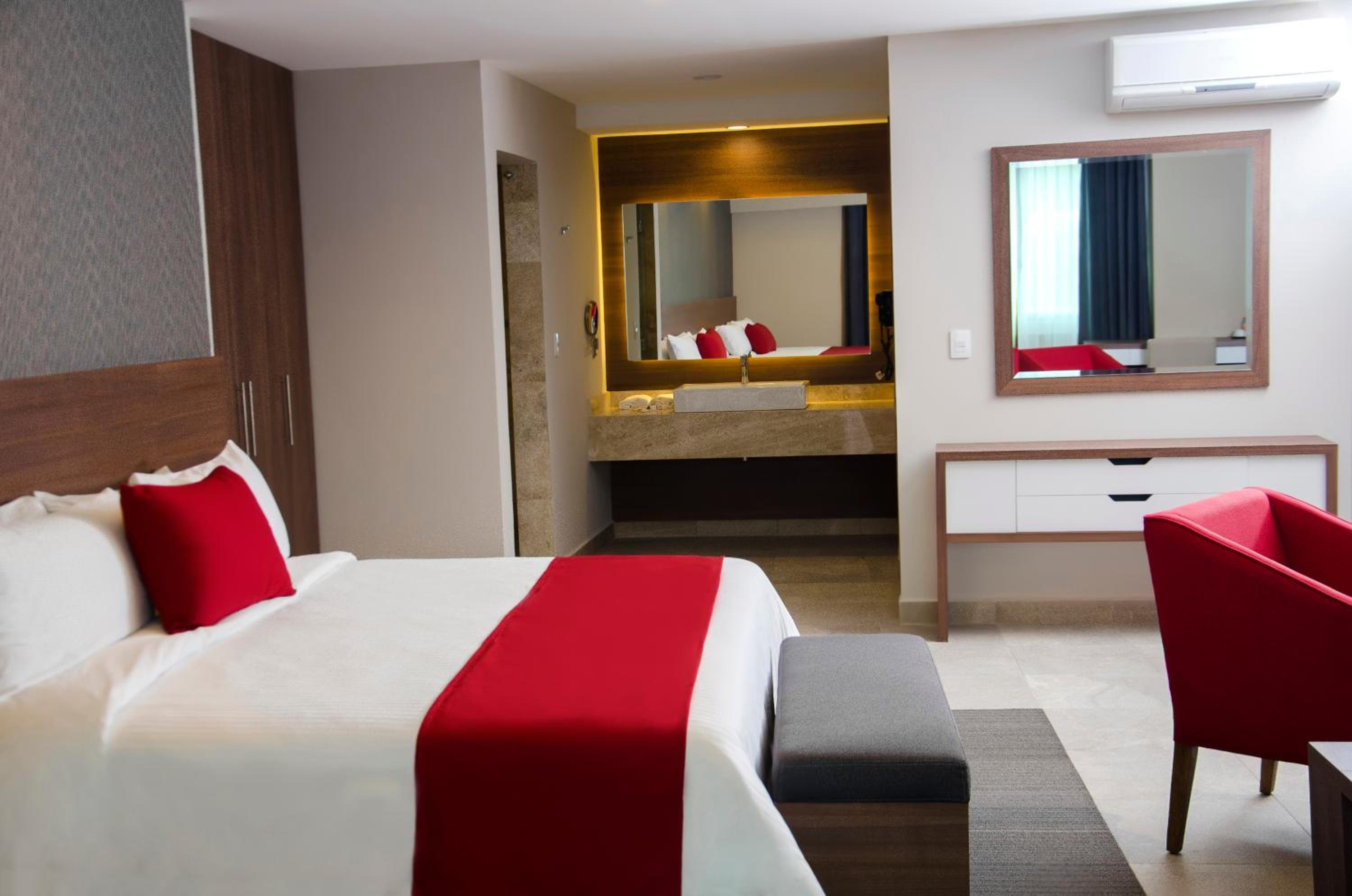 Deluxe King Room photo 2