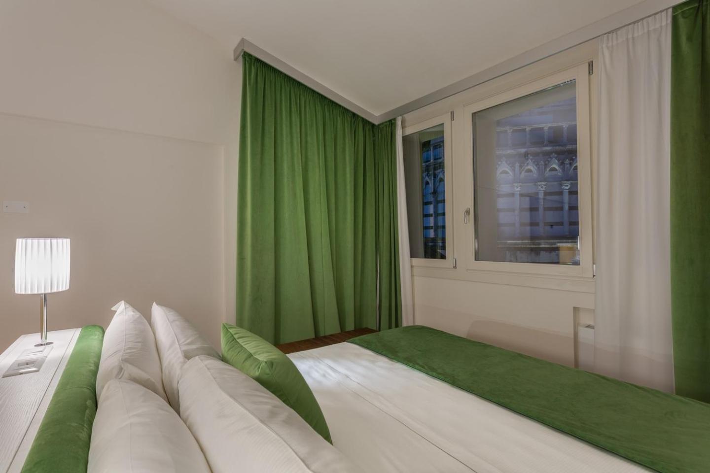 Deluxe King Suite photo 1