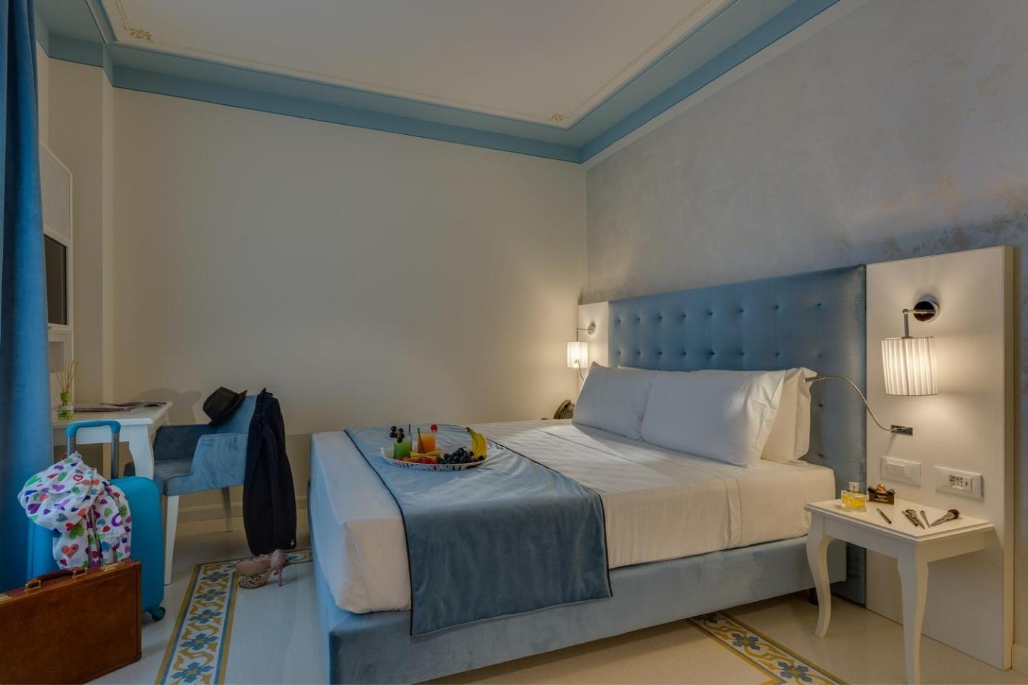 Queen Room photo 1