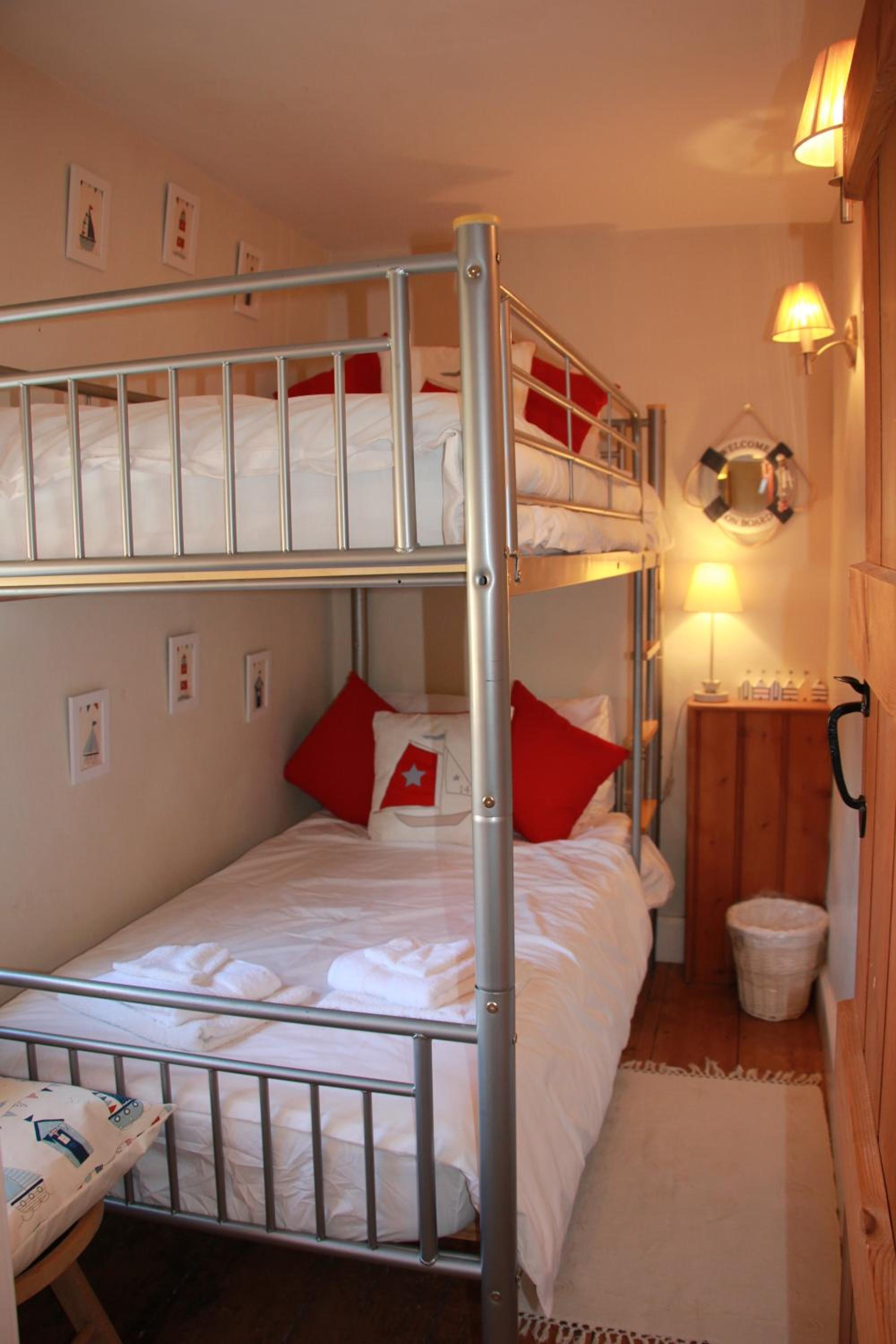 Two-Bedroom House - Photo 16