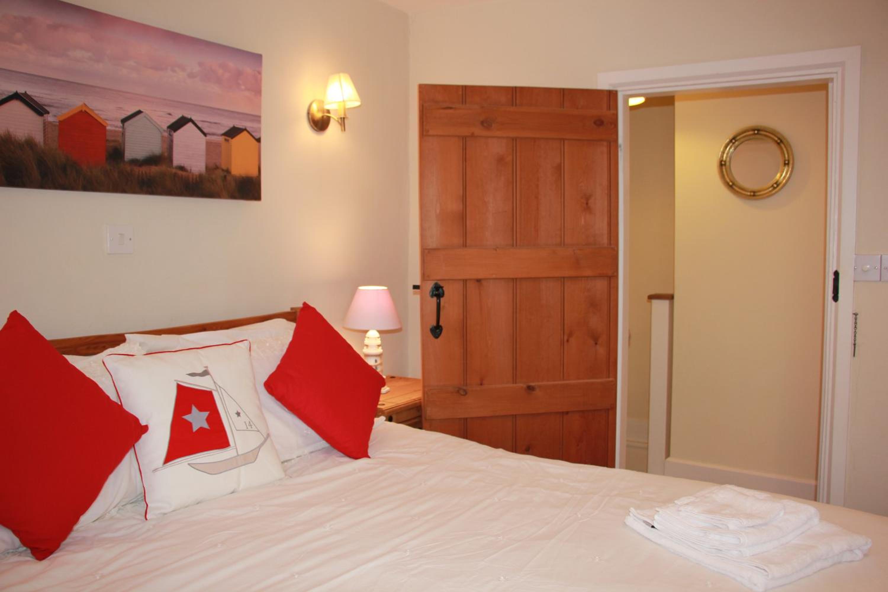 Two-Bedroom House - Photo 17