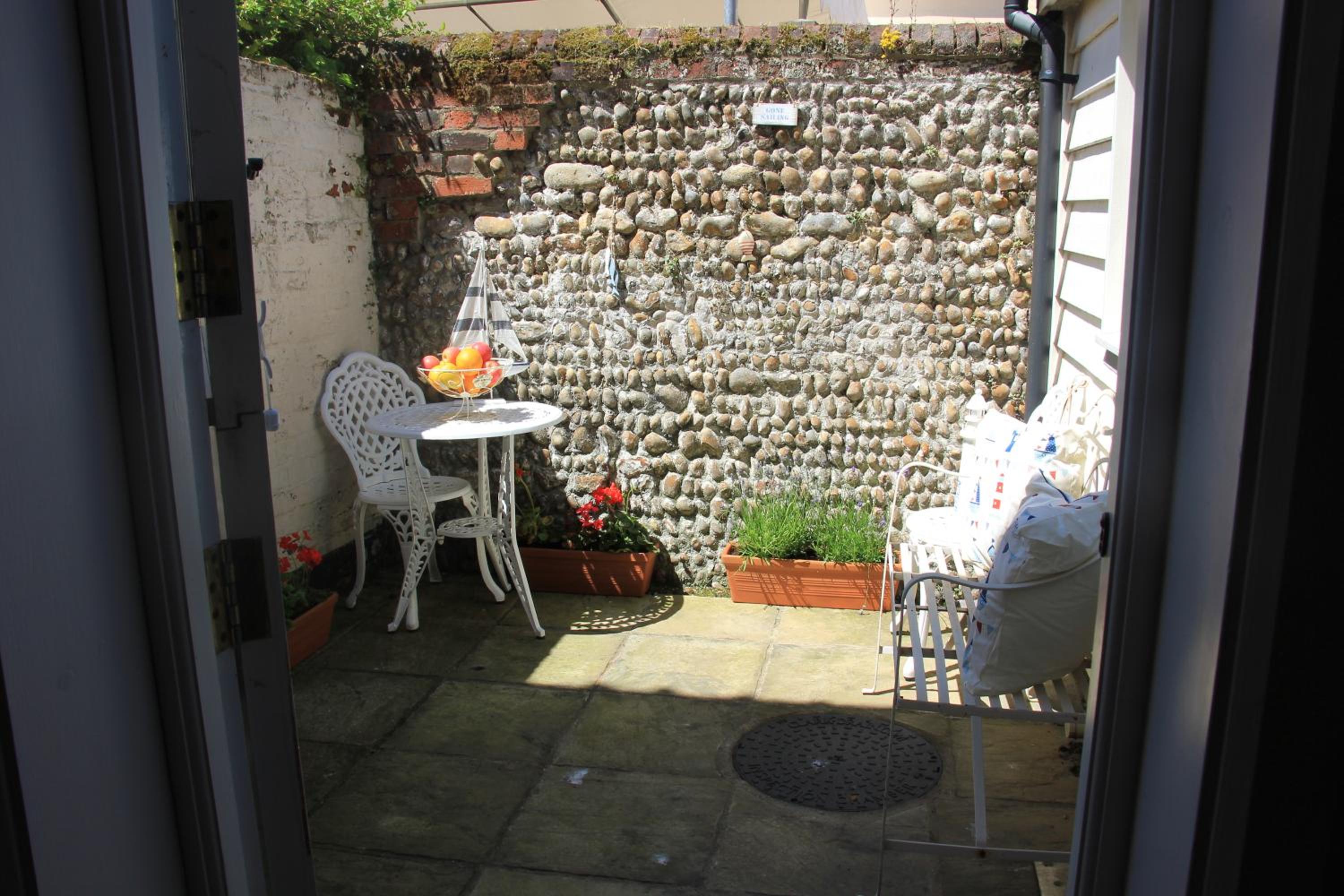 Two-Bedroom House - Photo 25