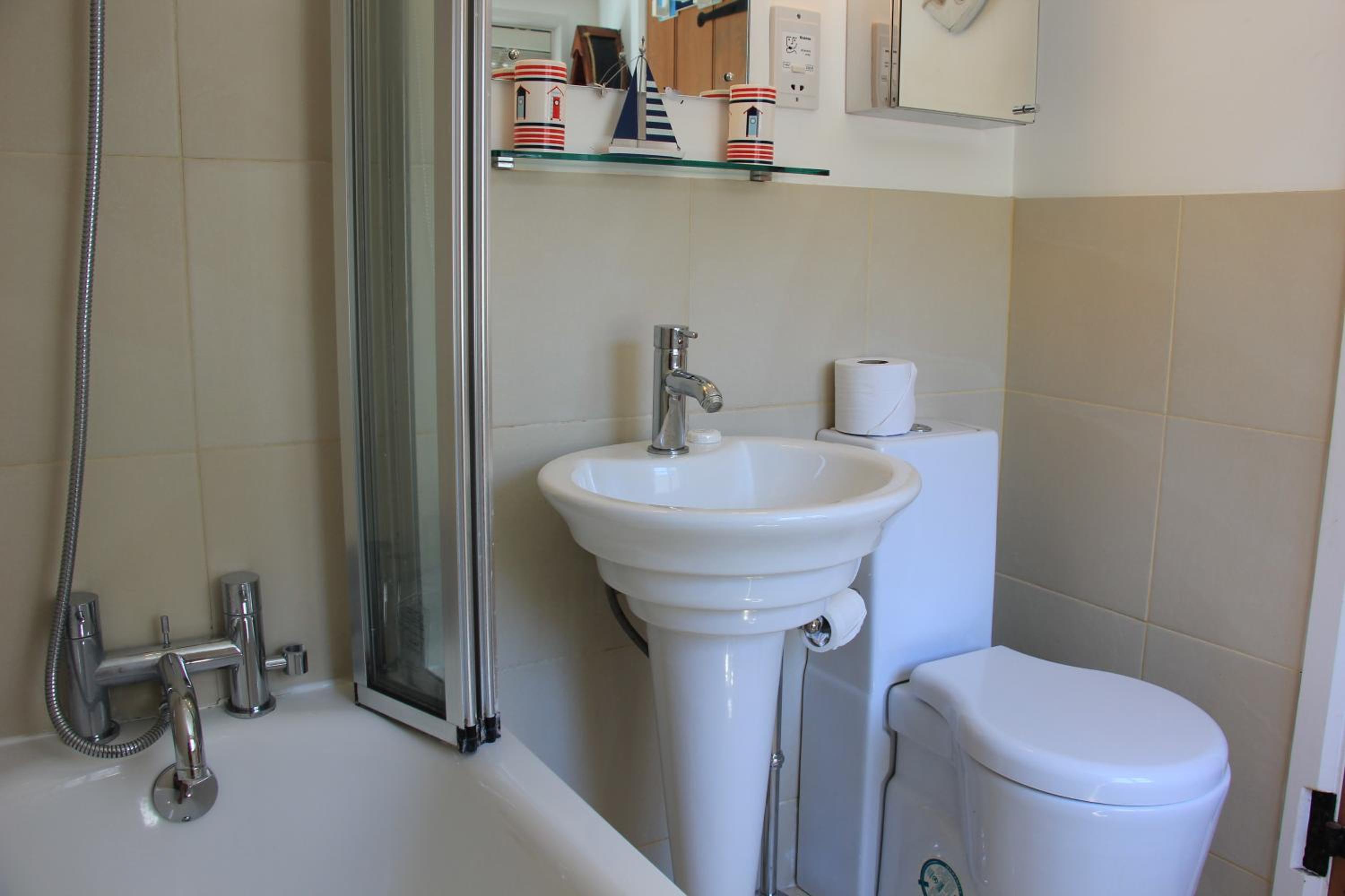 Two-Bedroom House - Photo 27