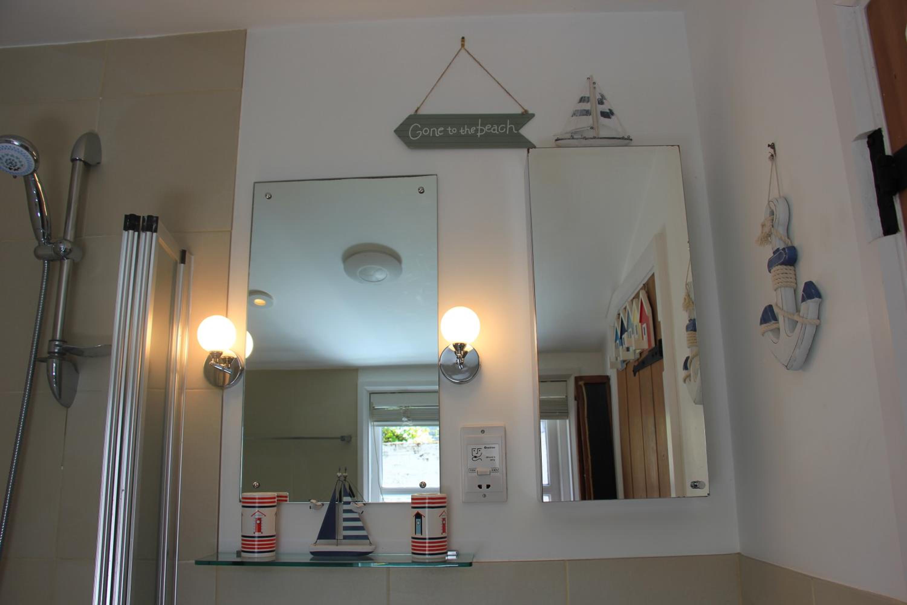 Two-Bedroom House - Photo 28