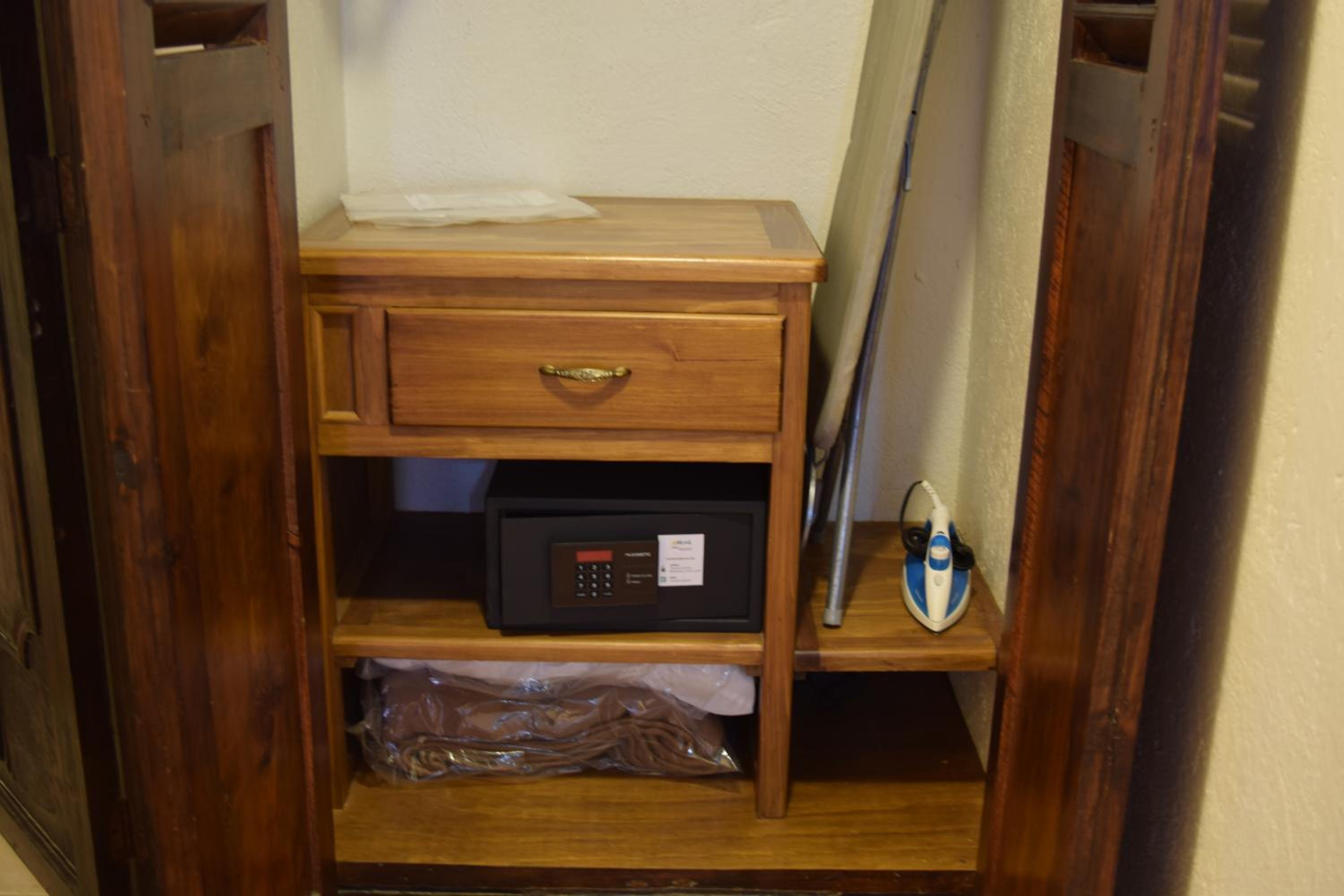 Double Room with Two Double Beds - Photo 2