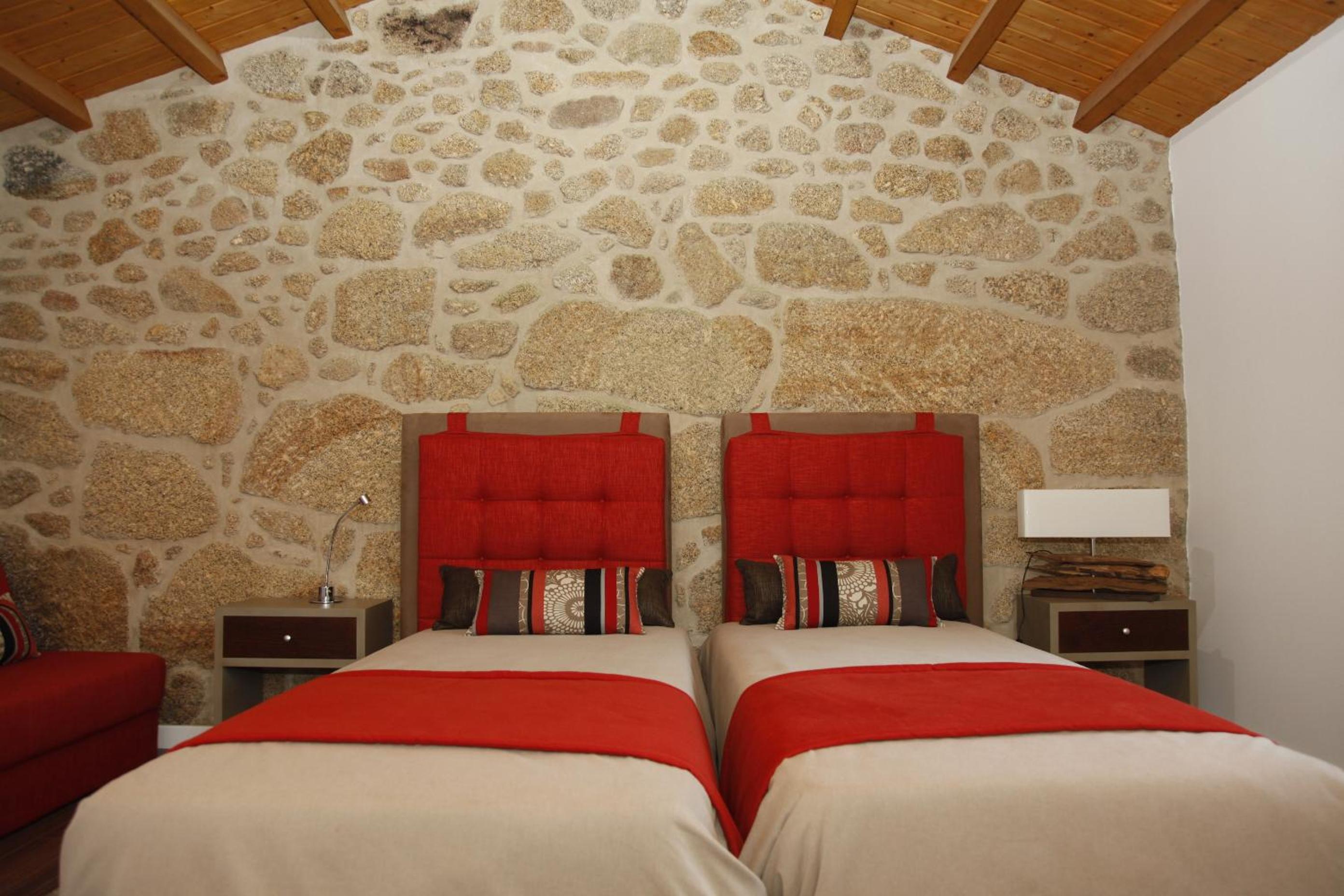Twin Room - Photo 12