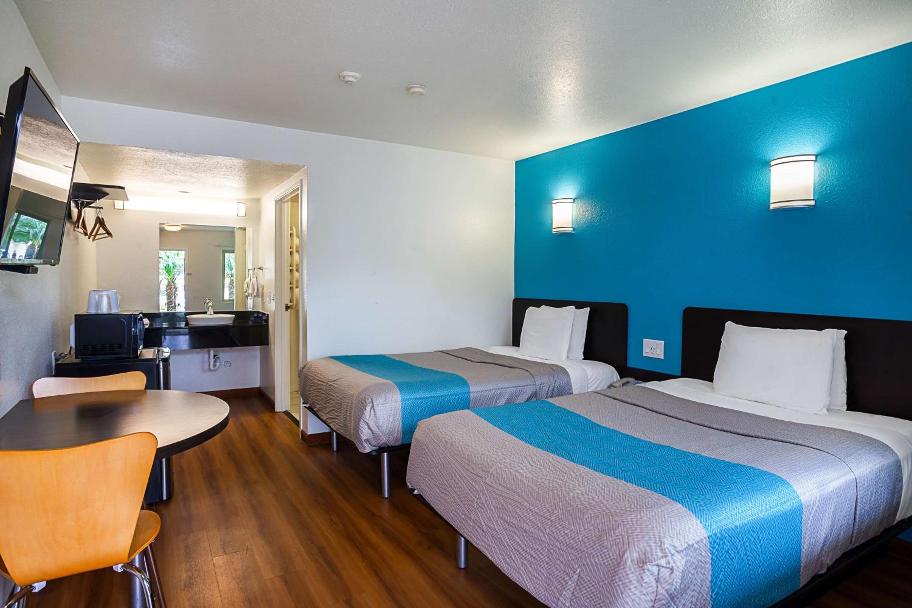 Quadruple Room - Non-Smoking photo 1