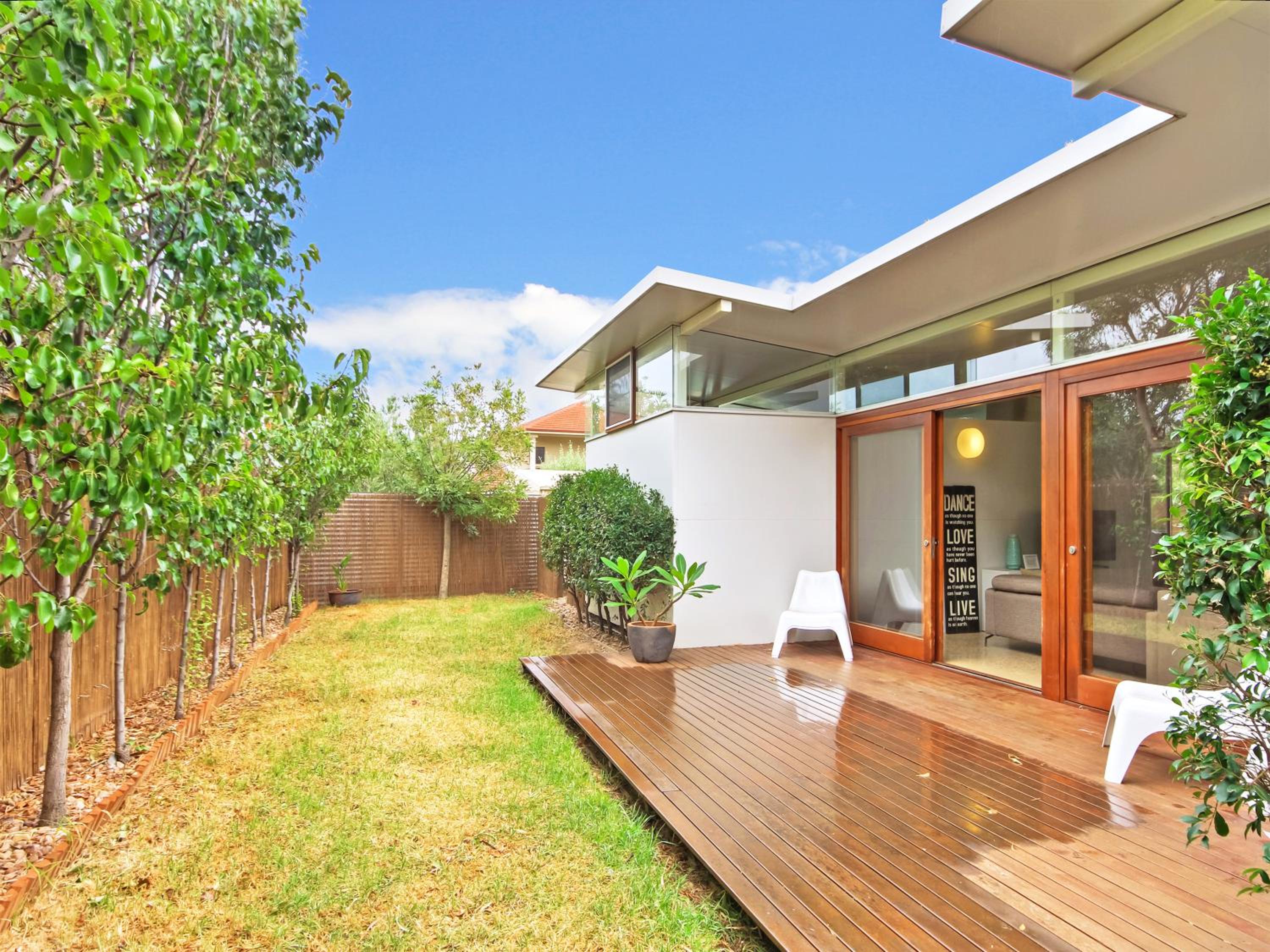 Three-Bedroom House photo 3