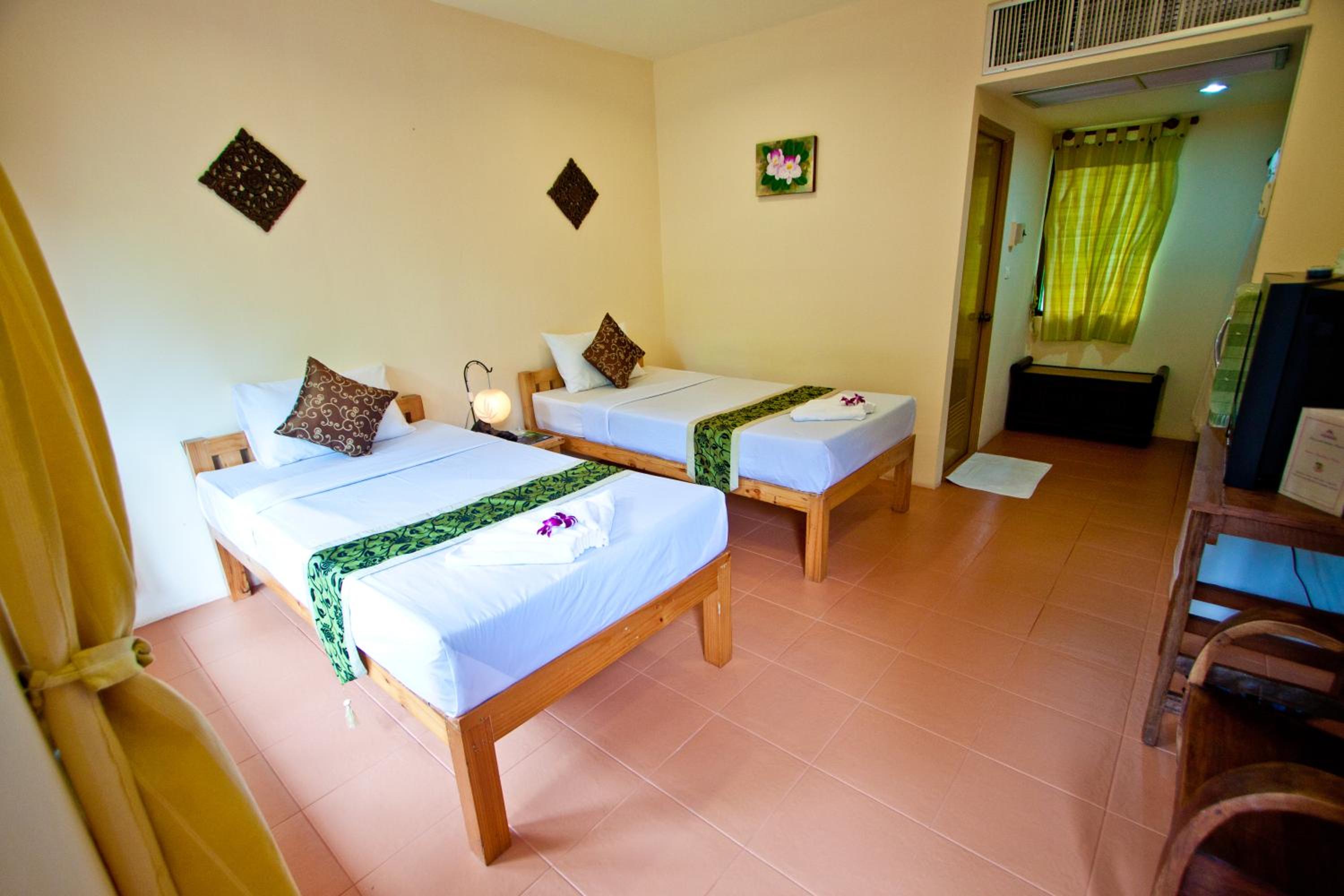 Deluxe Double or Twin Room - Photo 9