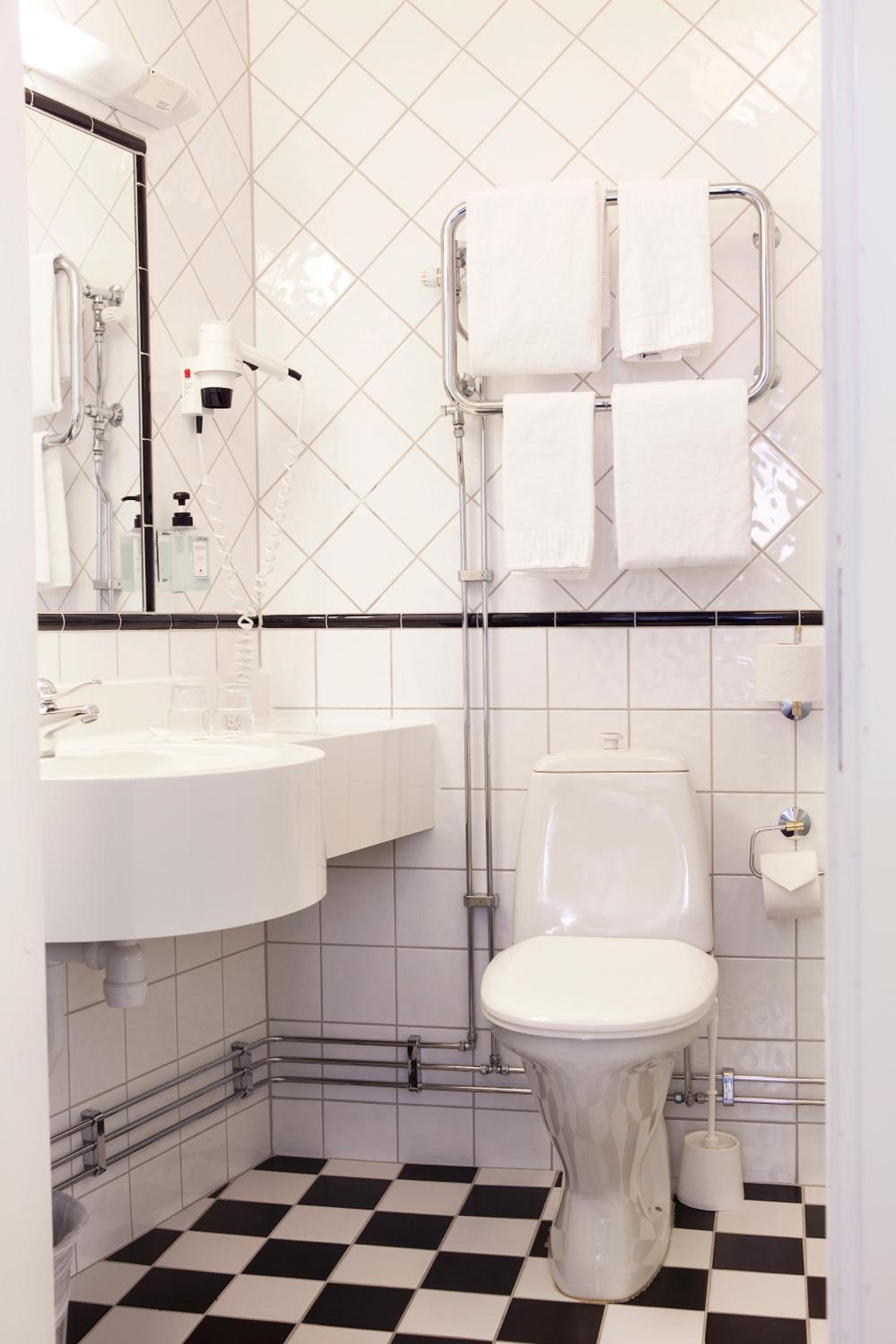 Standard Twin Room - Photo 12