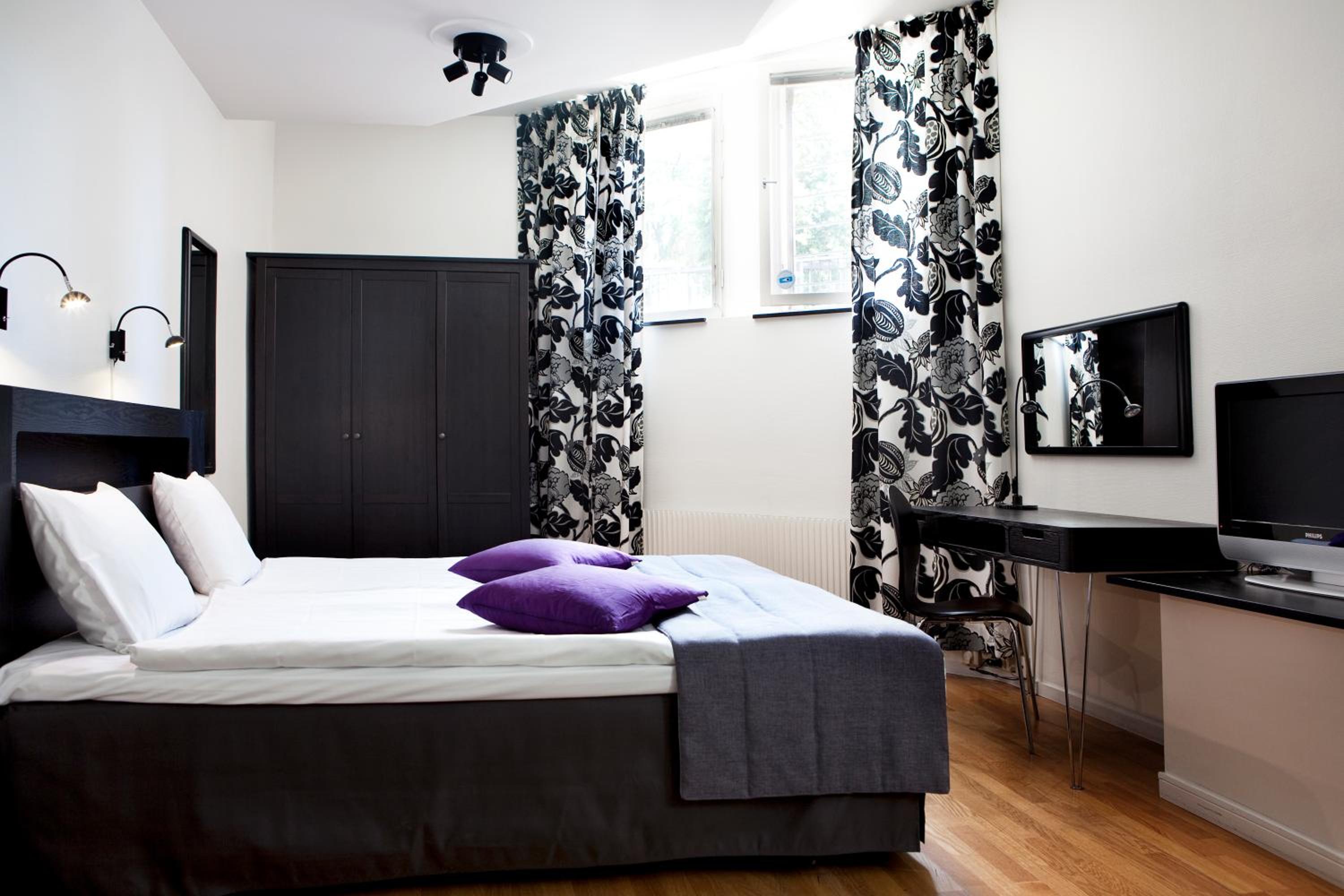 Standard Twin Room - Photo 17