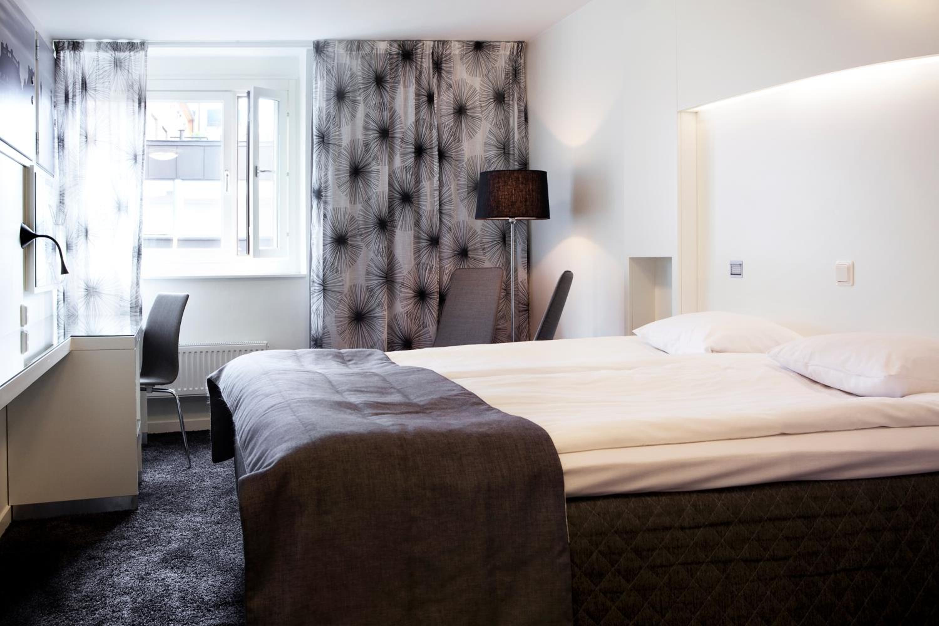 Standard Room, 2 Twin Beds, Non Smoking (Bunk beds) thumbnail 6