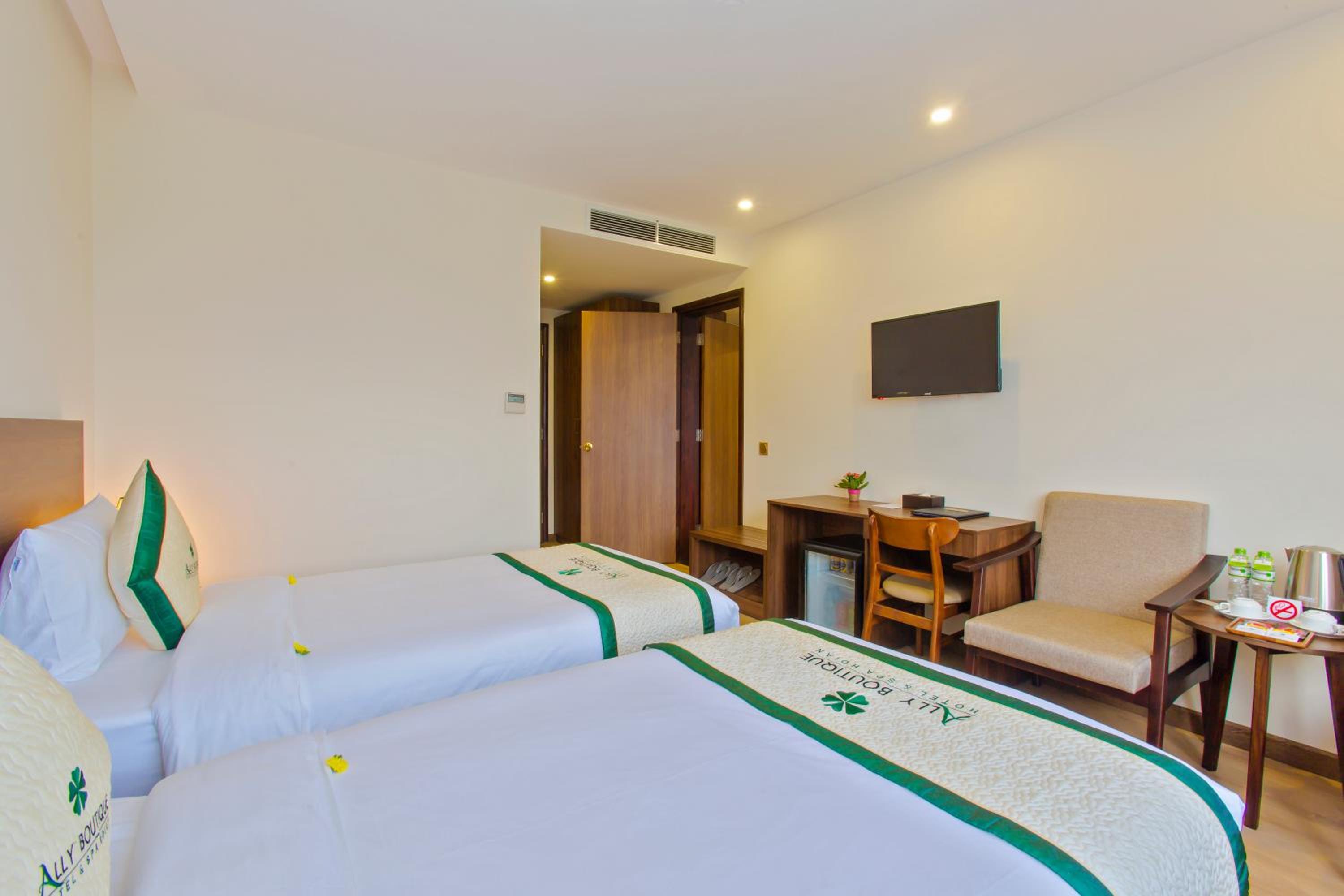  Family Connecting Room - Photo 2