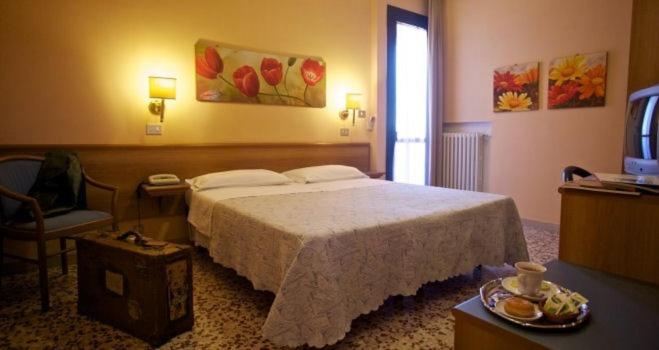 Double or Twin Room - Photo 4