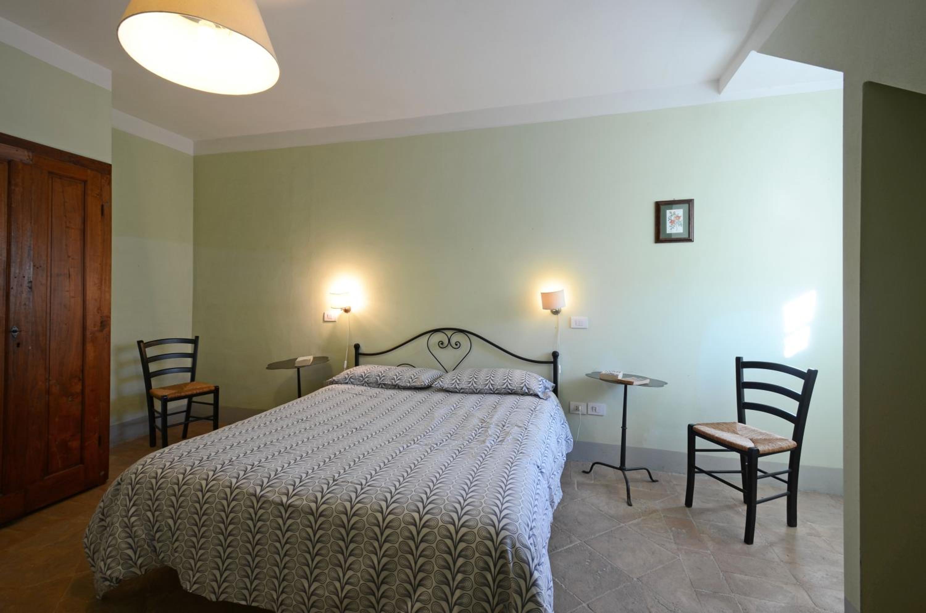 One-Bedroom Apartment - Photo 3