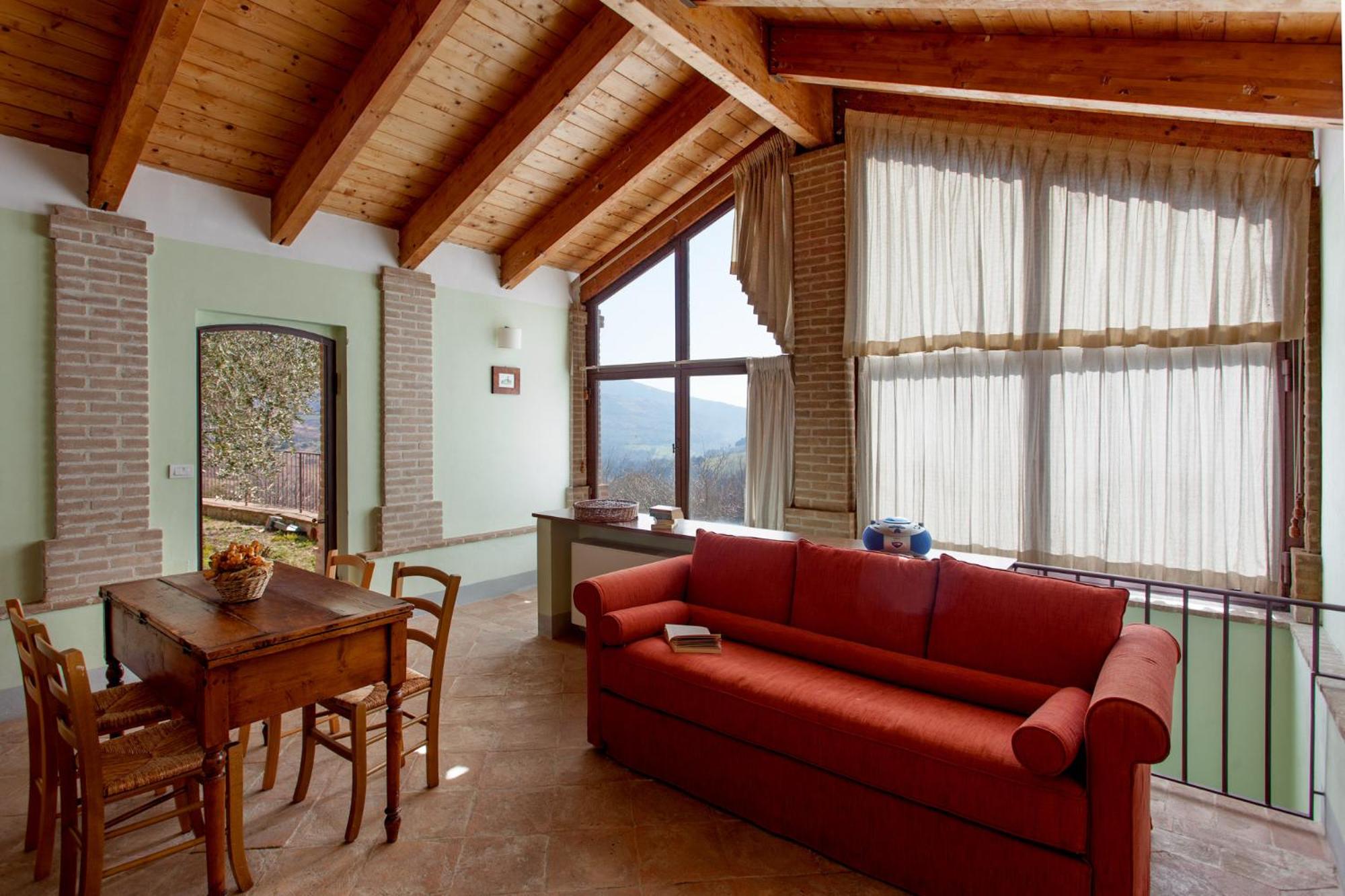 One-Bedroom Apartment - Photo 2