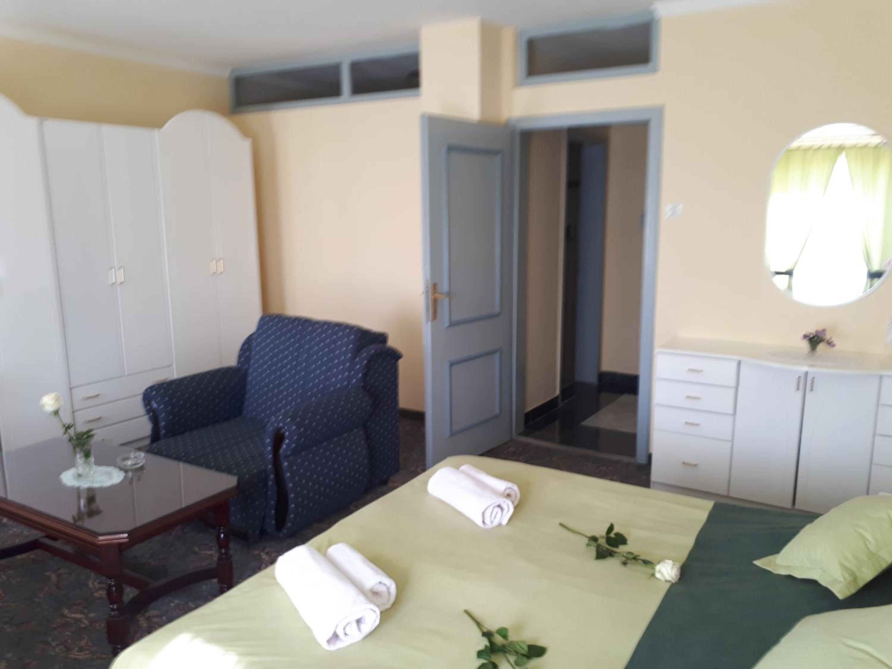 Family Room - Photo 6