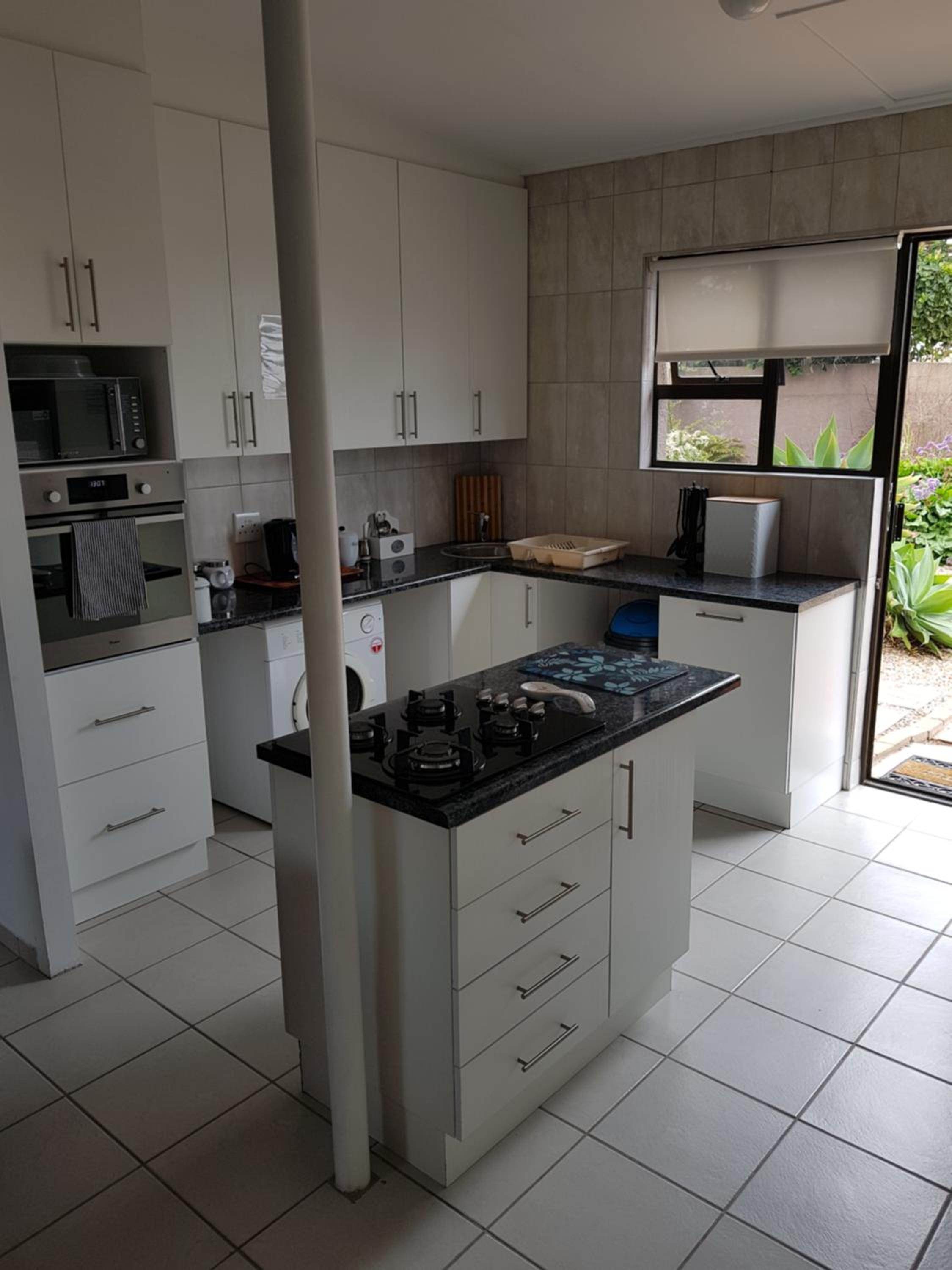 Two-Bedroom House - Photo 10