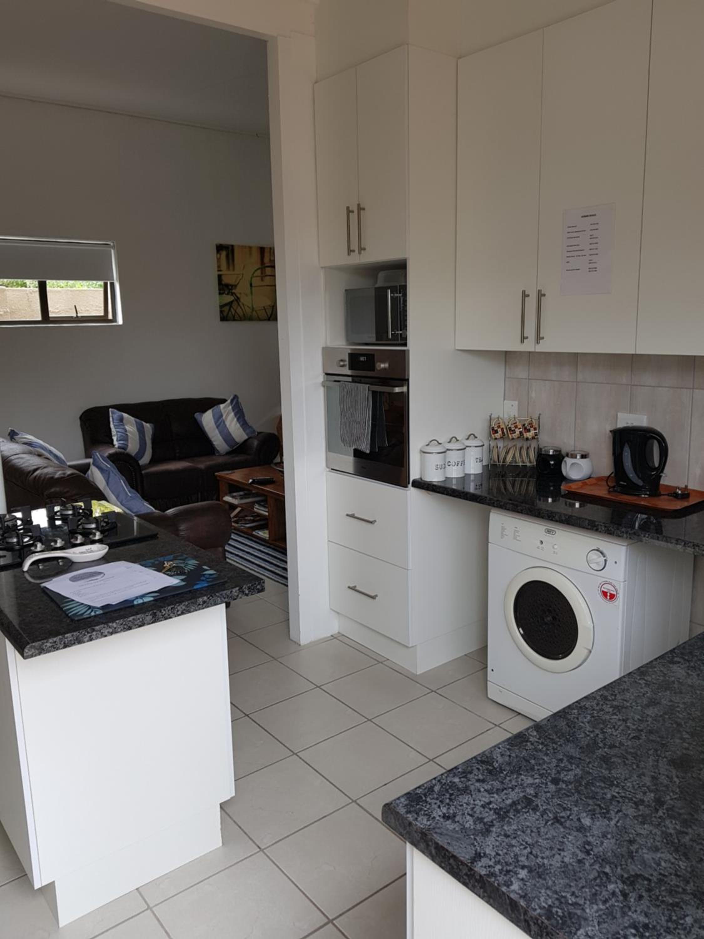 Two-Bedroom House - Photo 9