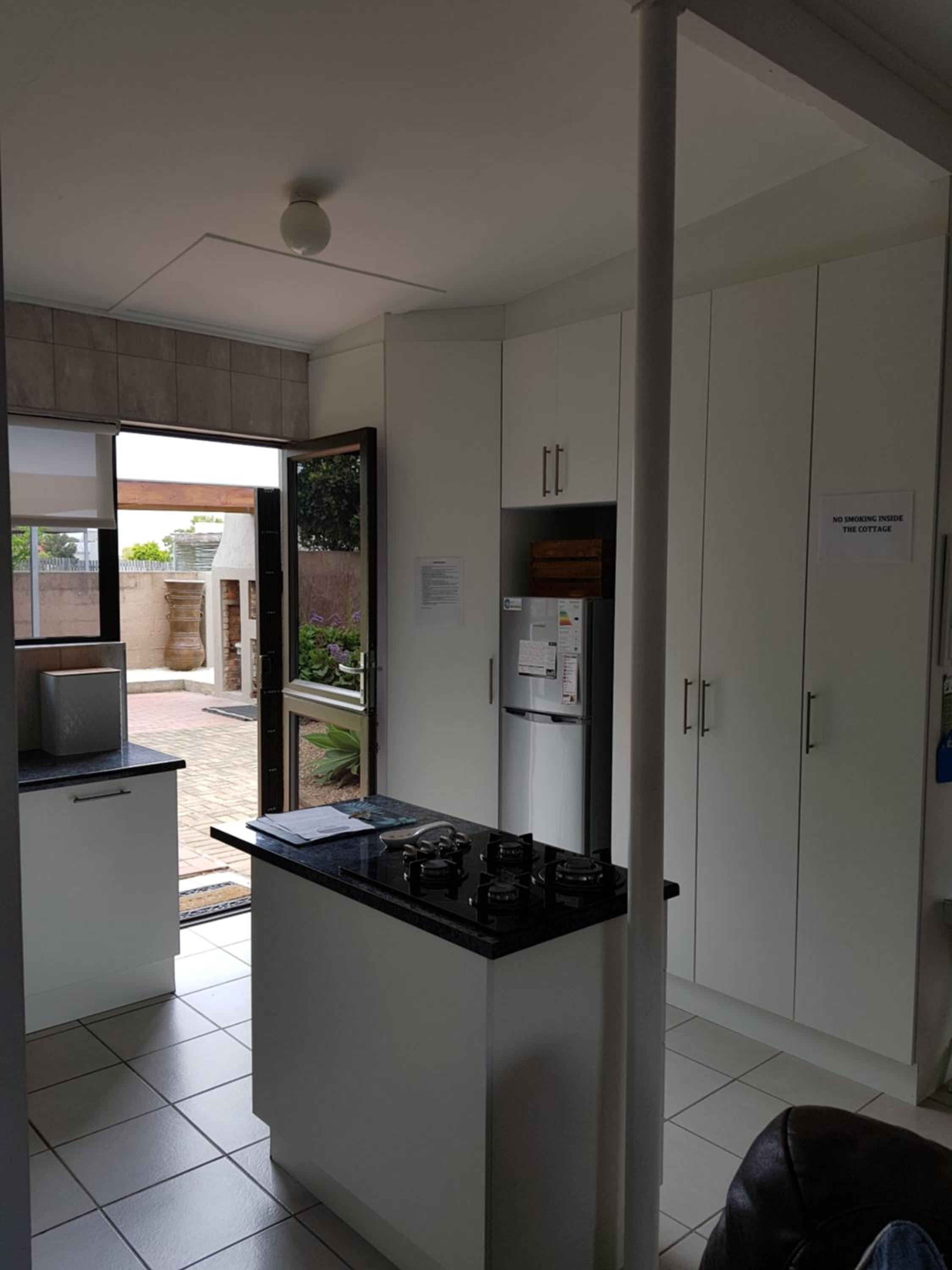 Two-Bedroom House - Photo 15