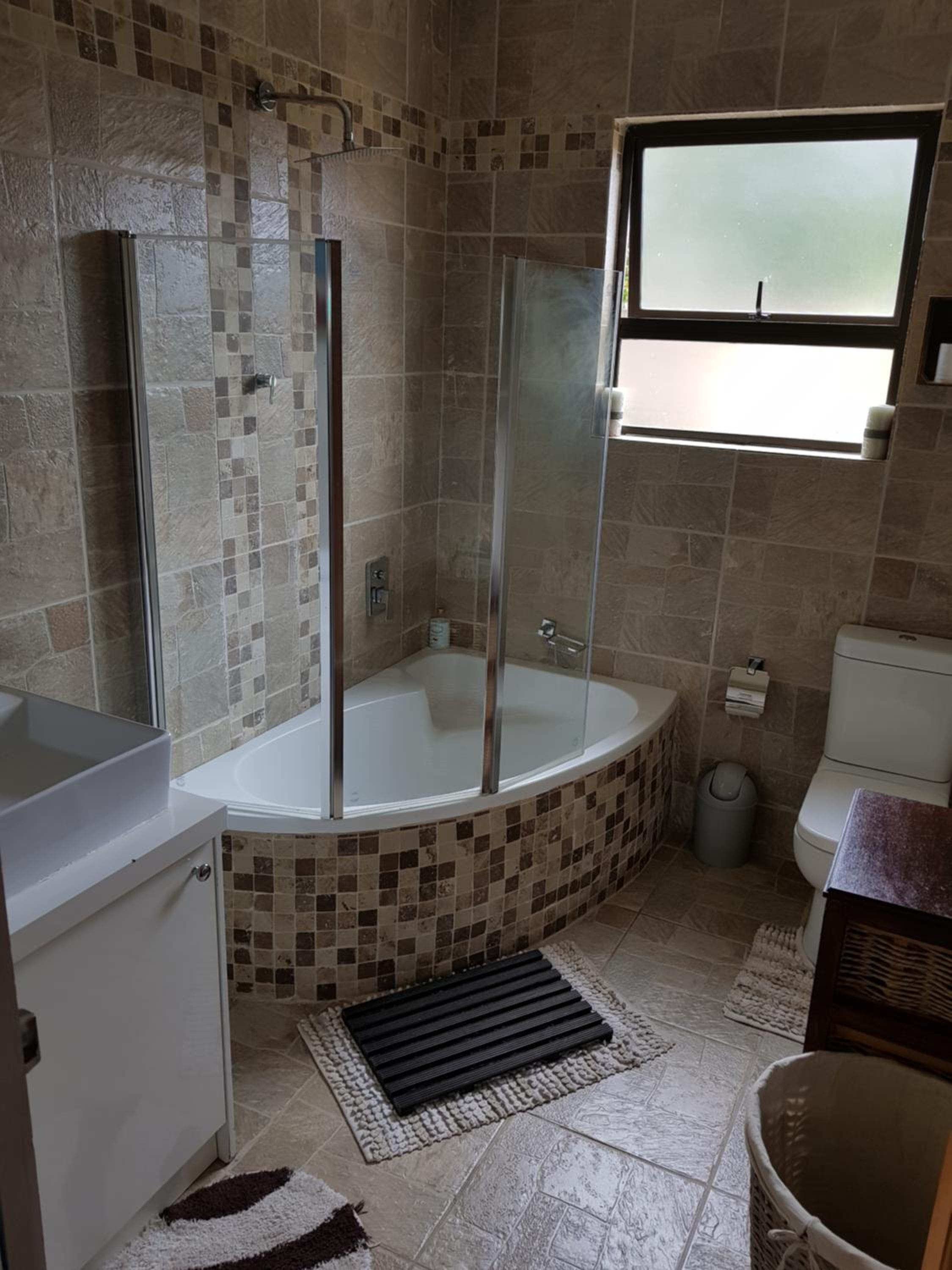 Two-Bedroom House - Photo 11