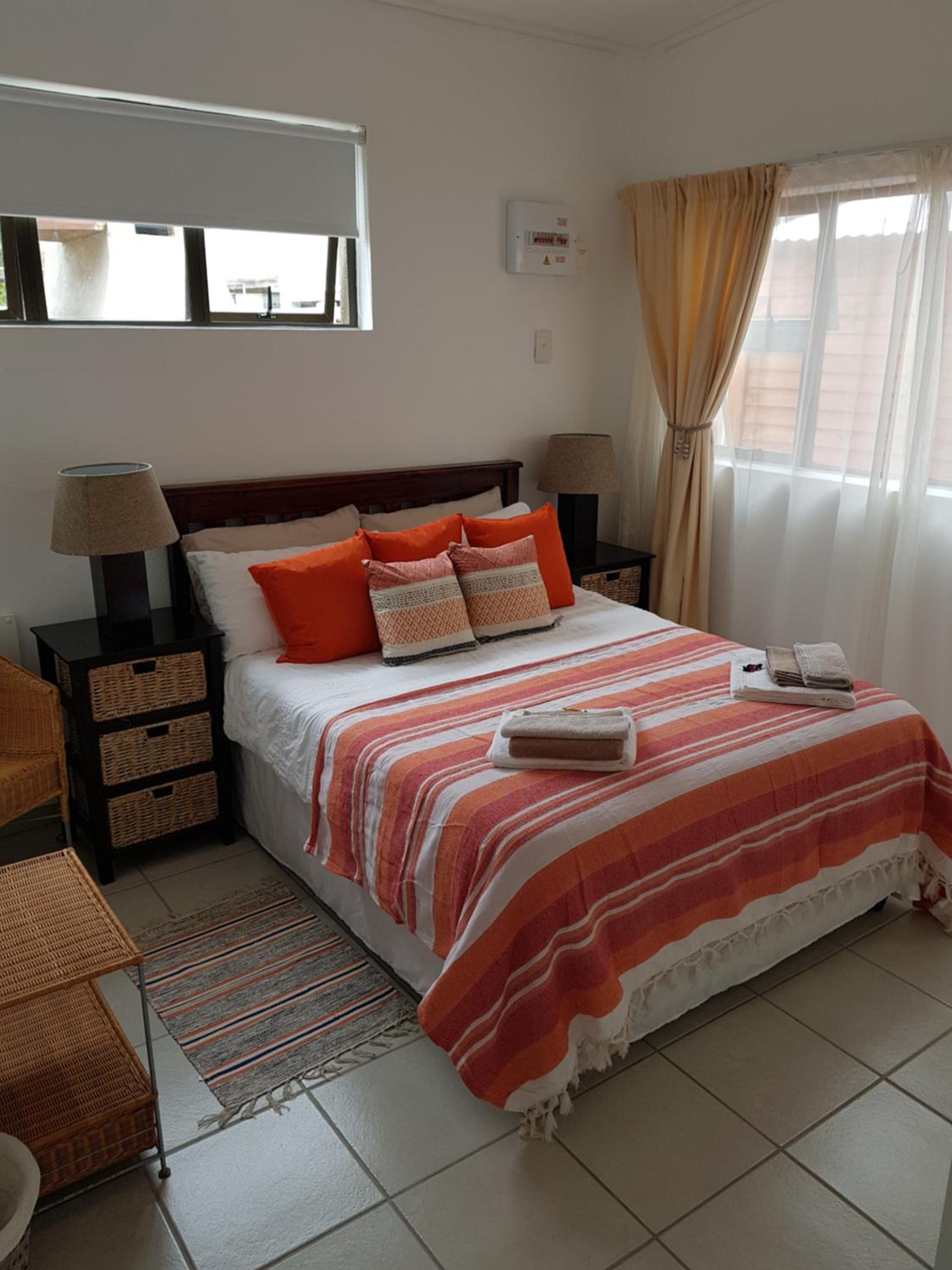 Two-Bedroom House - Photo 17