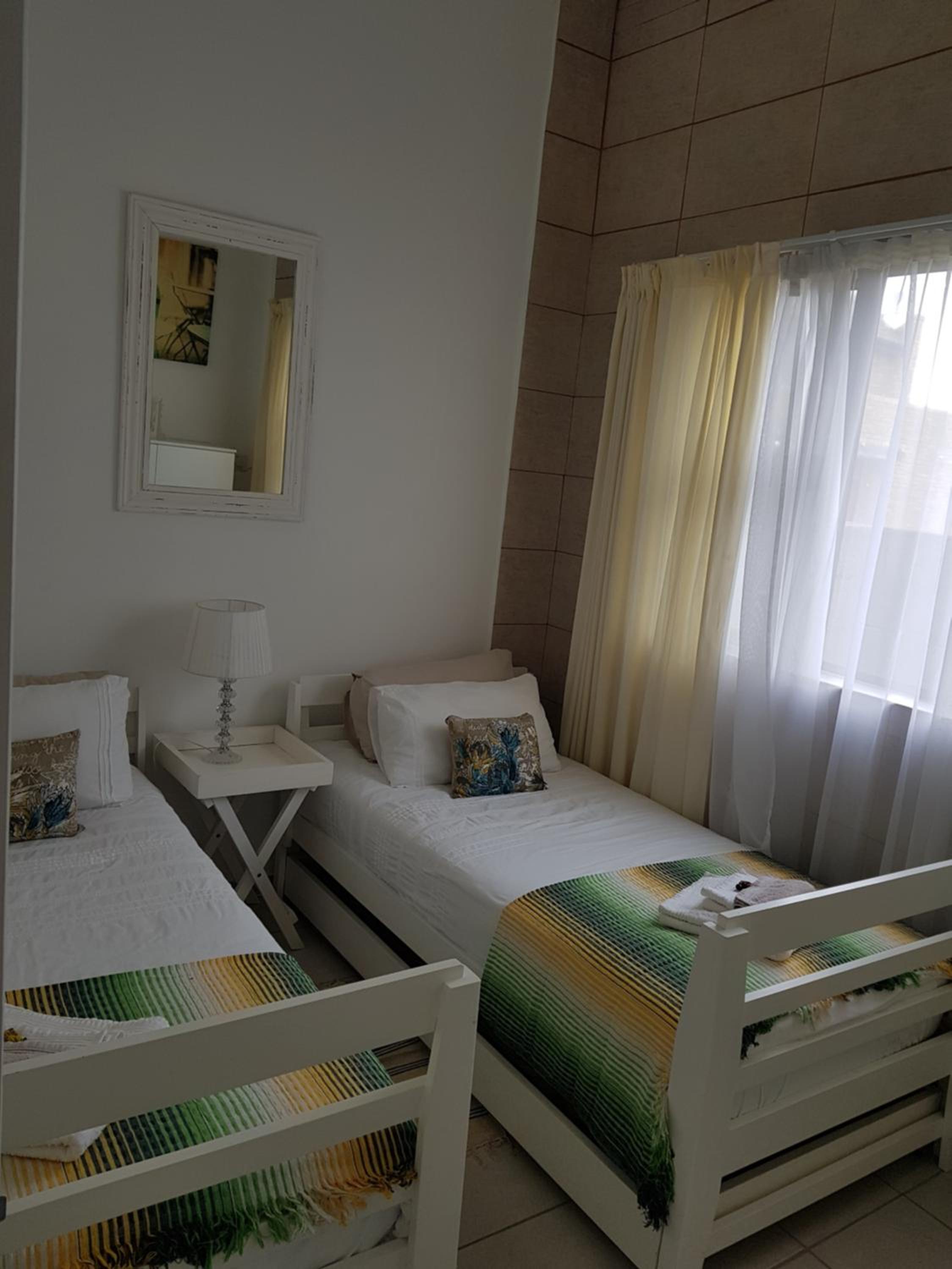 Two-Bedroom House - Photo 18