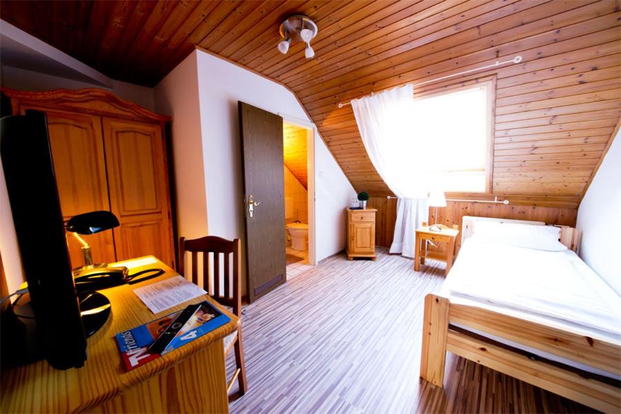 Single Room photo 3