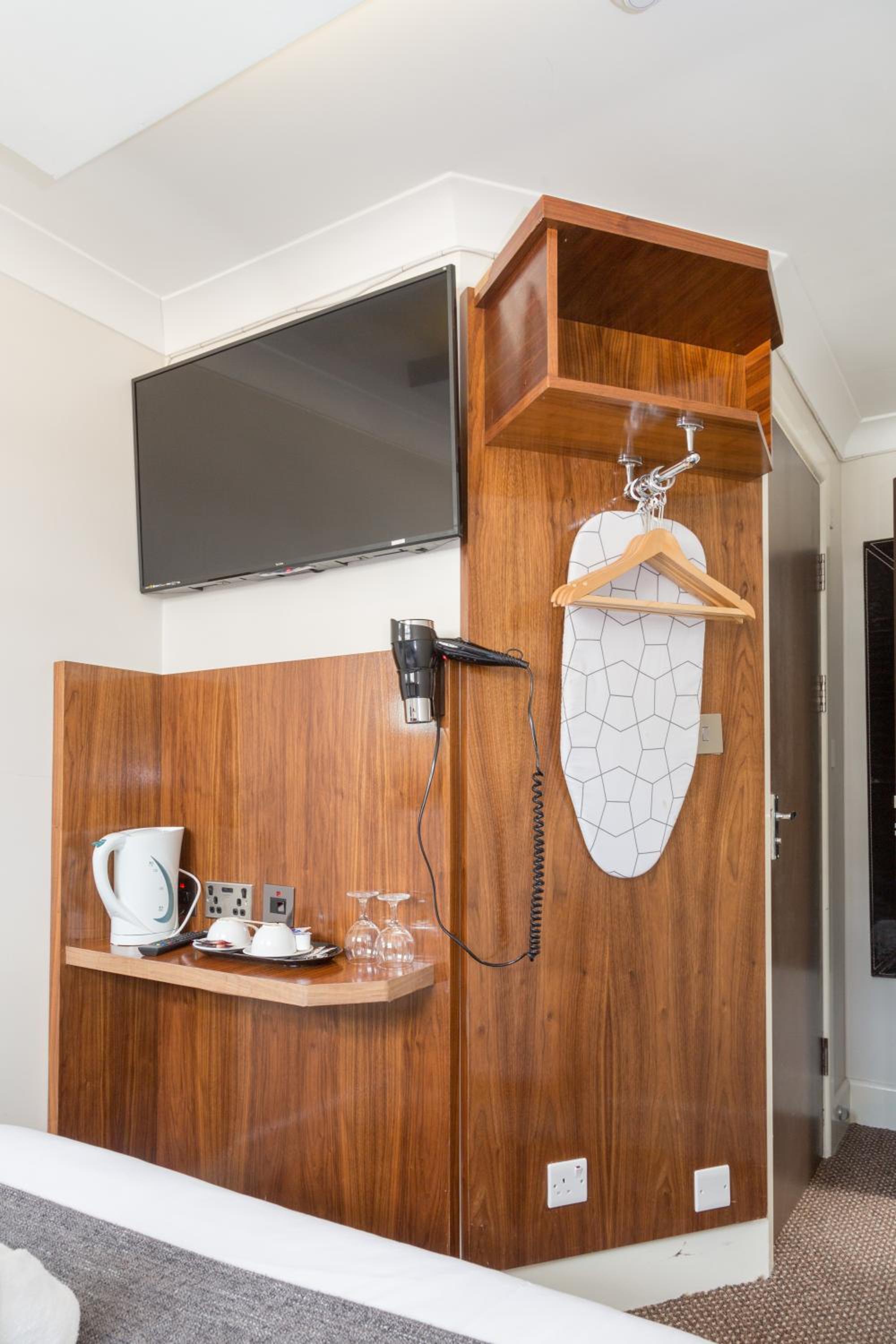 Double Room with Private Bathroom photo 2