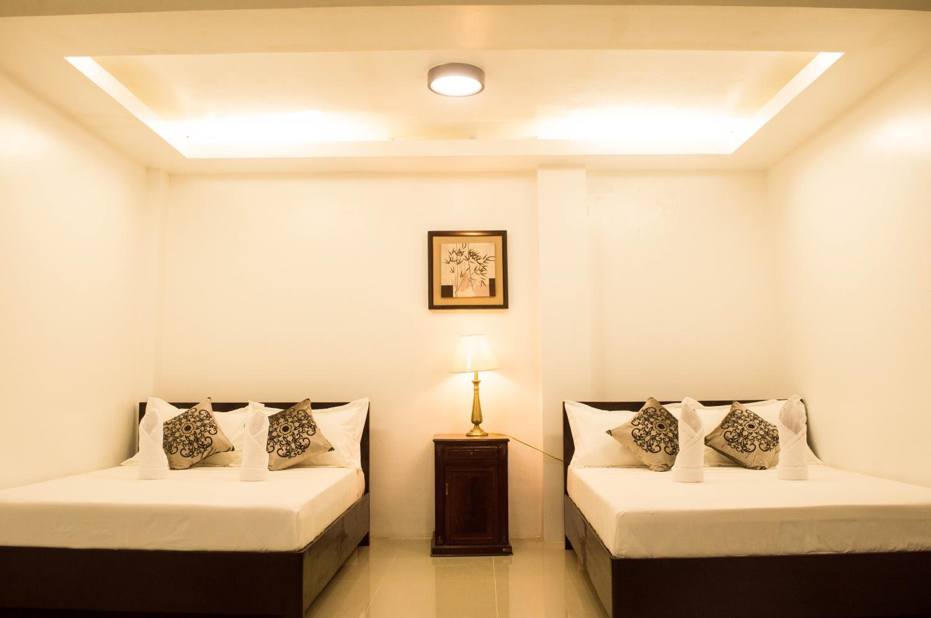 Family Room with Private Bathroom - Photo 3