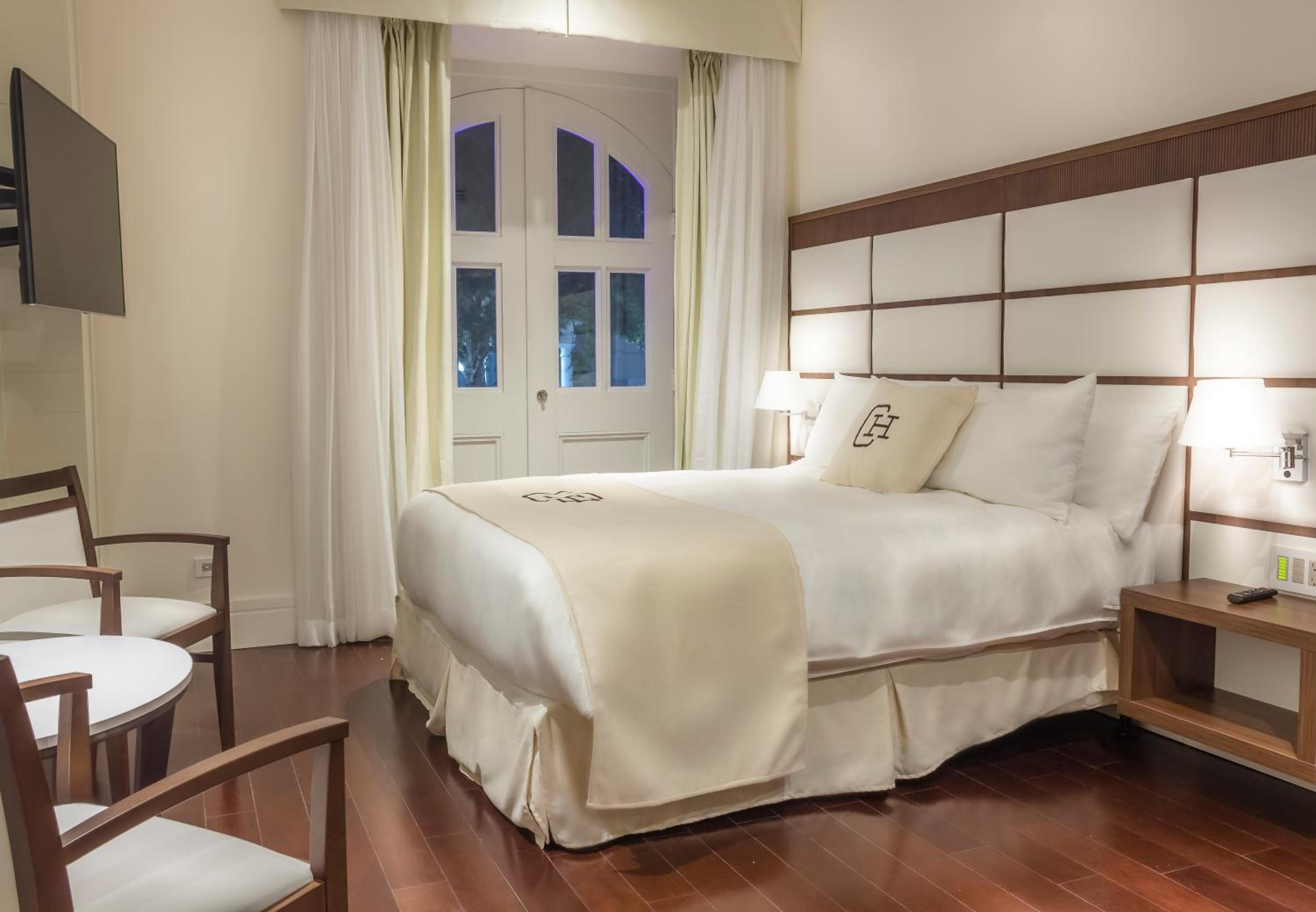 Premium Double Room thumbnail 6