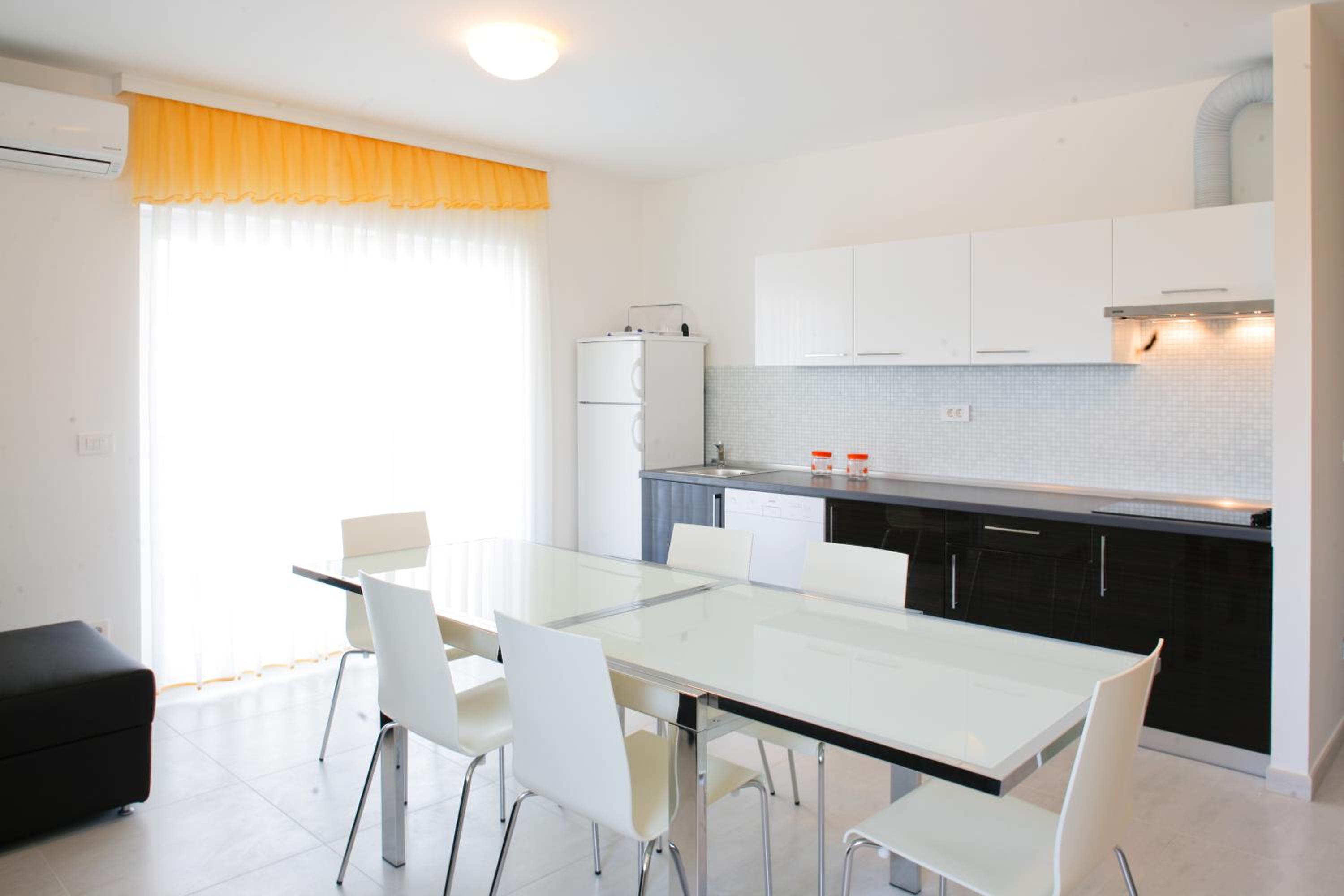 Two-Bedroom Apartment with Balcony photo 3
