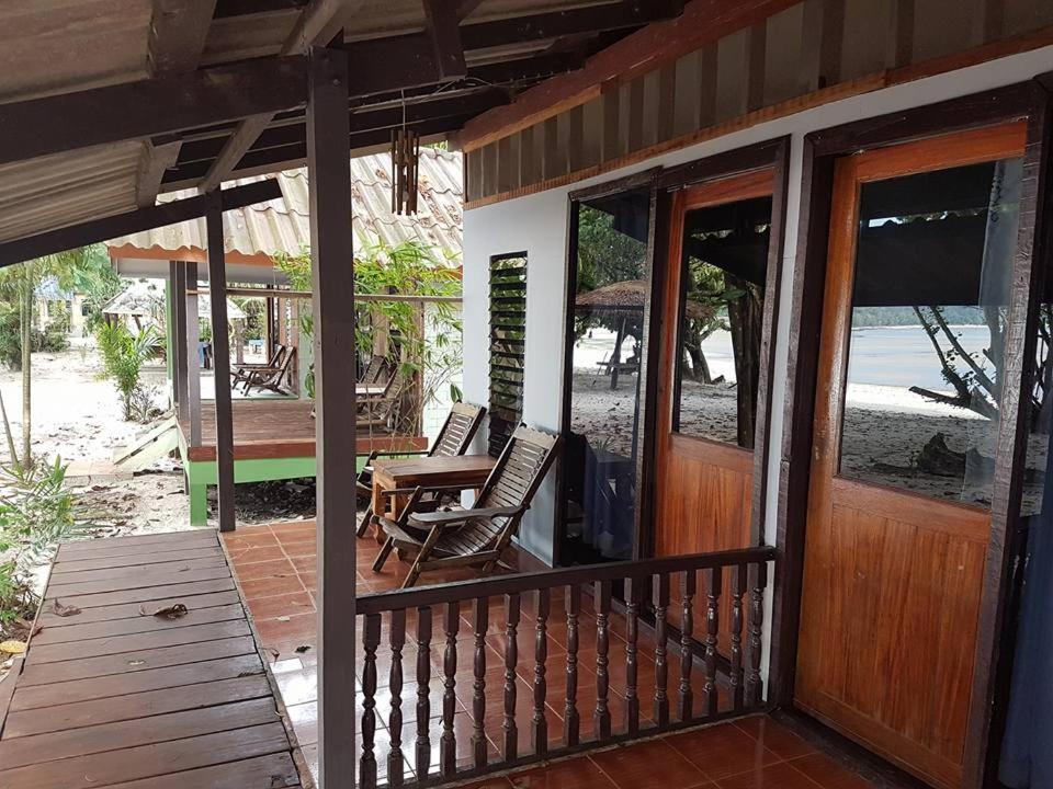 Bungalow With Sea View photo 2