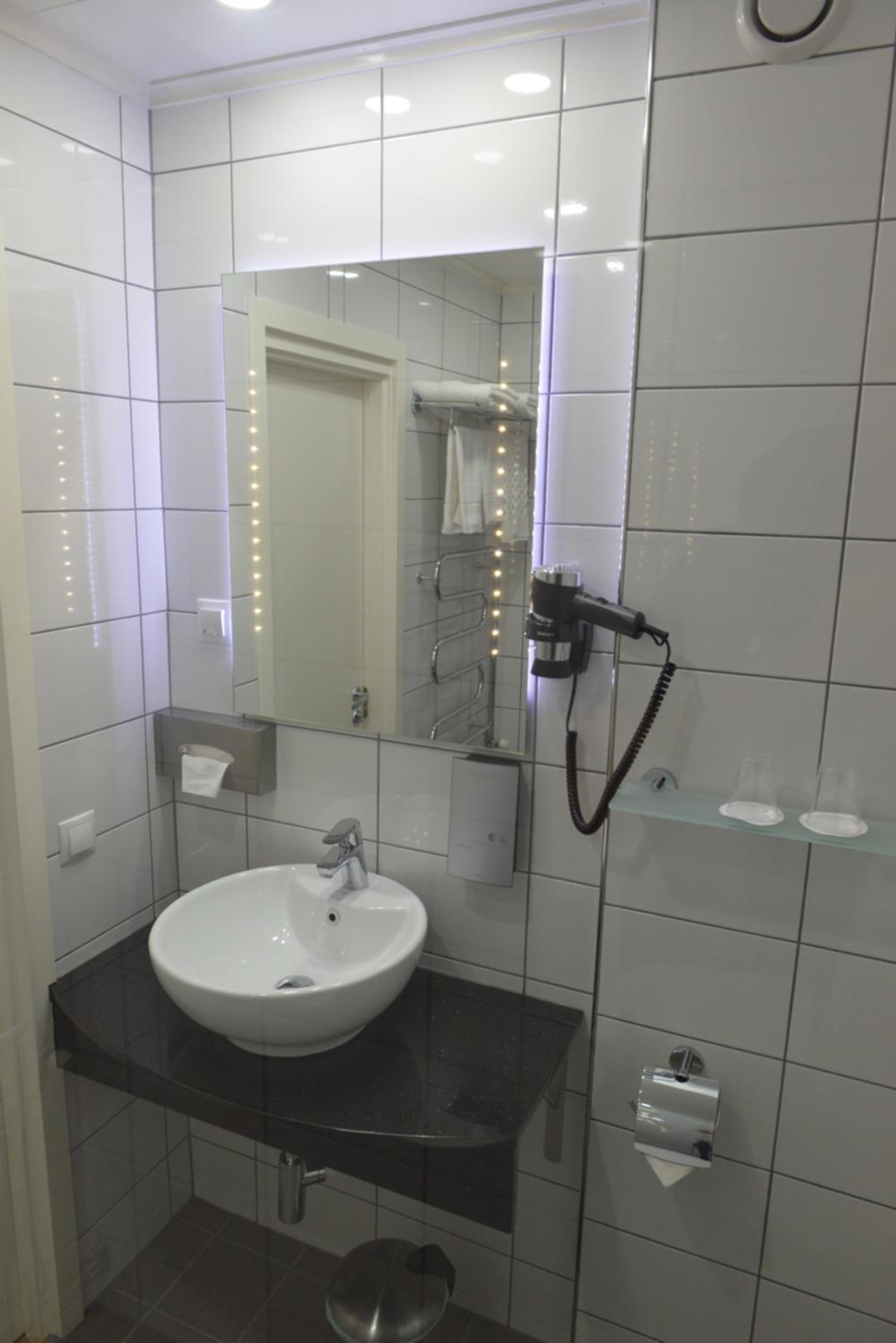 Twin Room - Photo 6