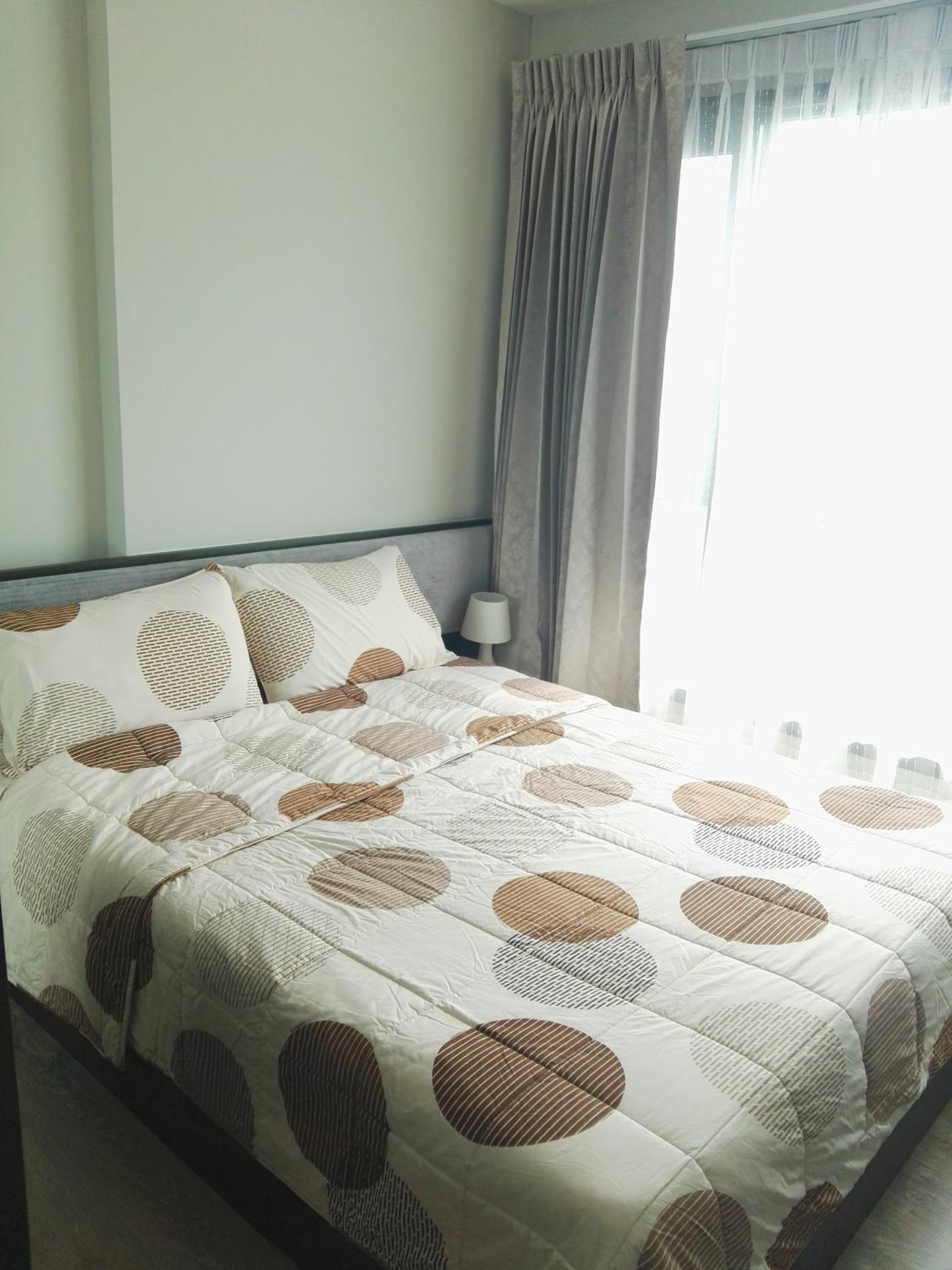 One-Bedroom Apartment - Photo 2