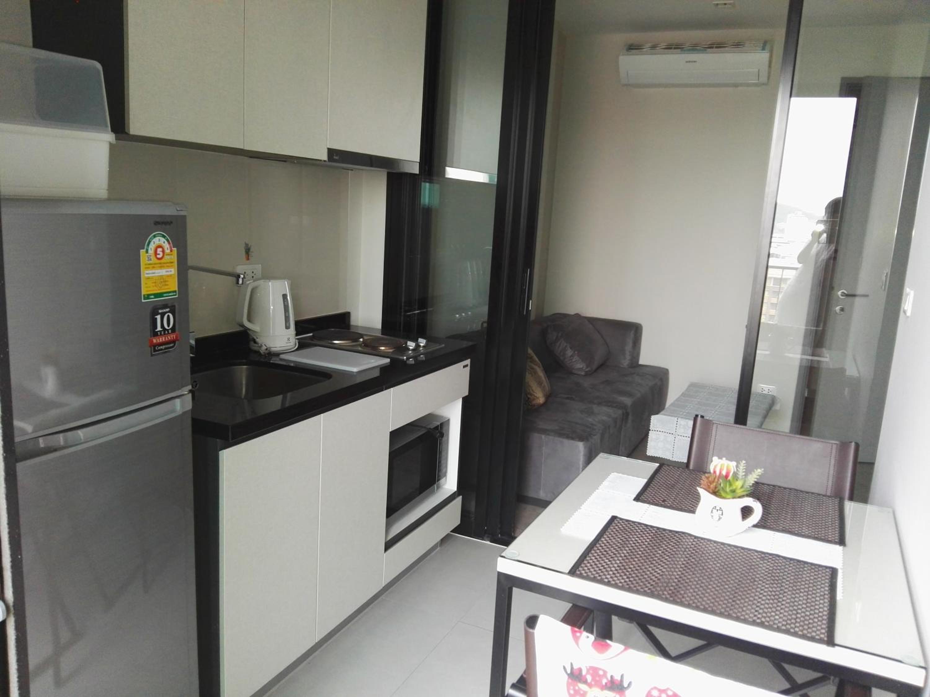 One-Bedroom Apartment - Photo 8