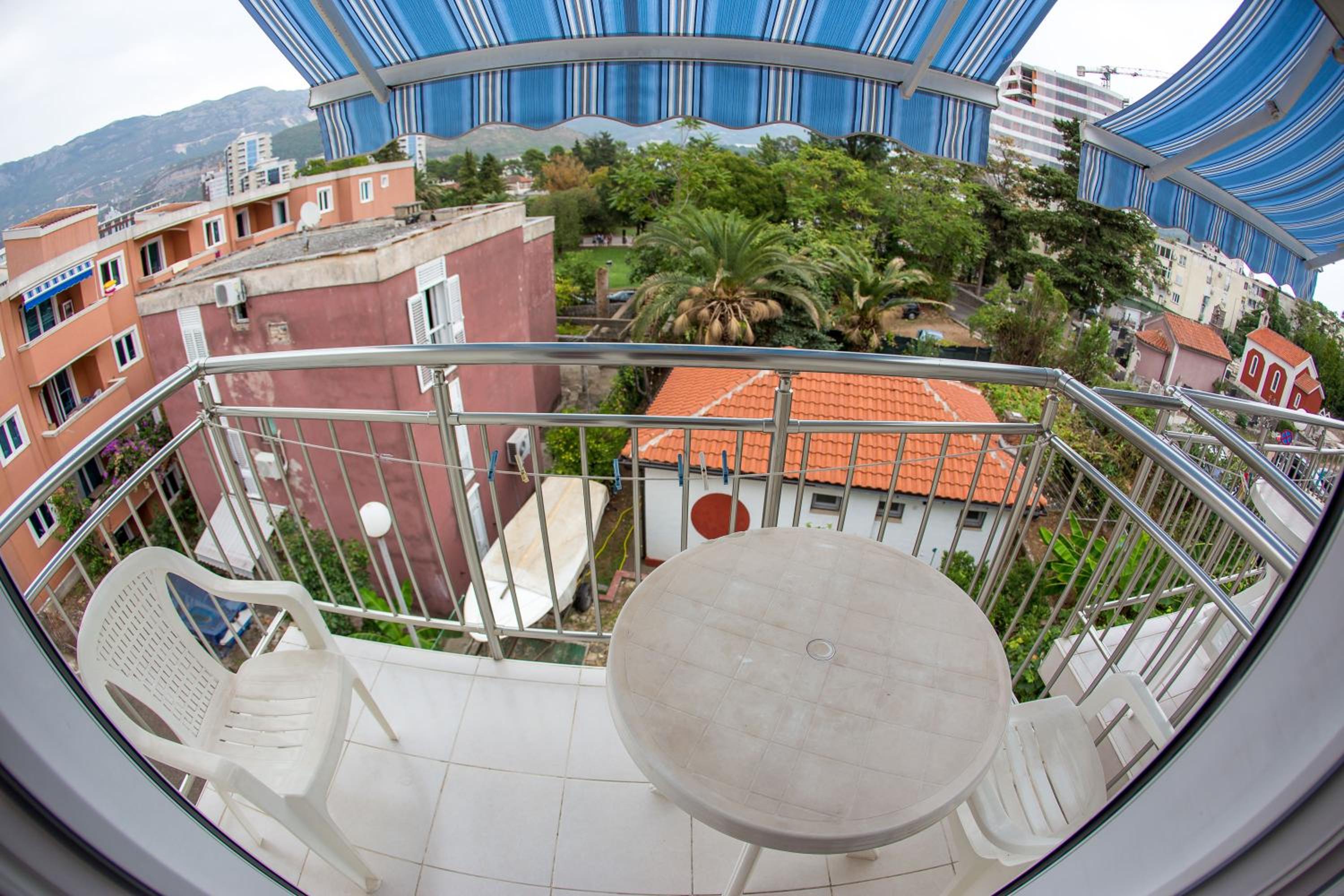 Studio with Balcony - Photo 6