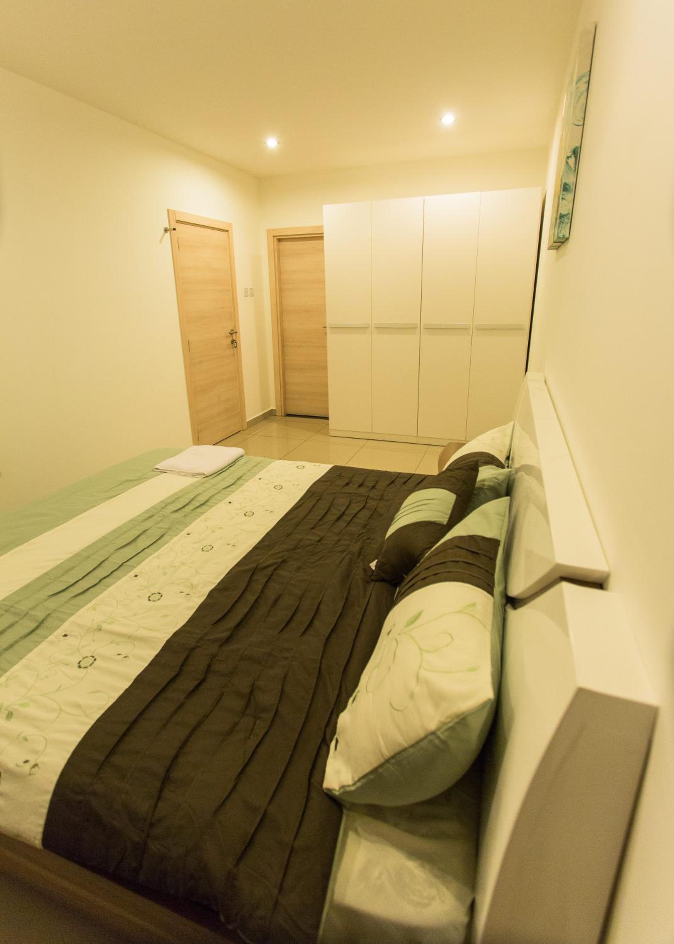 One-Bedroom Apartment photo 1