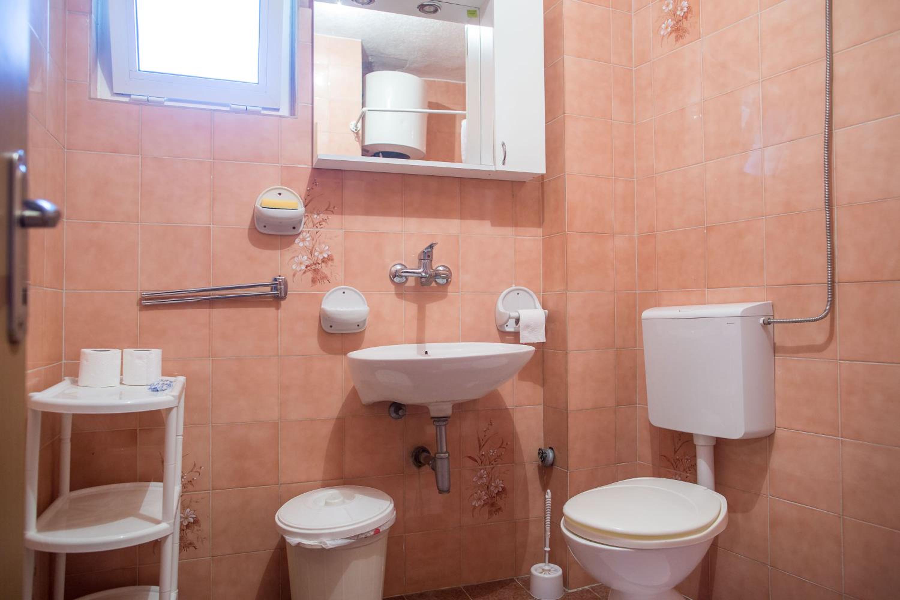 Triple Room with Balcony - Photo 6