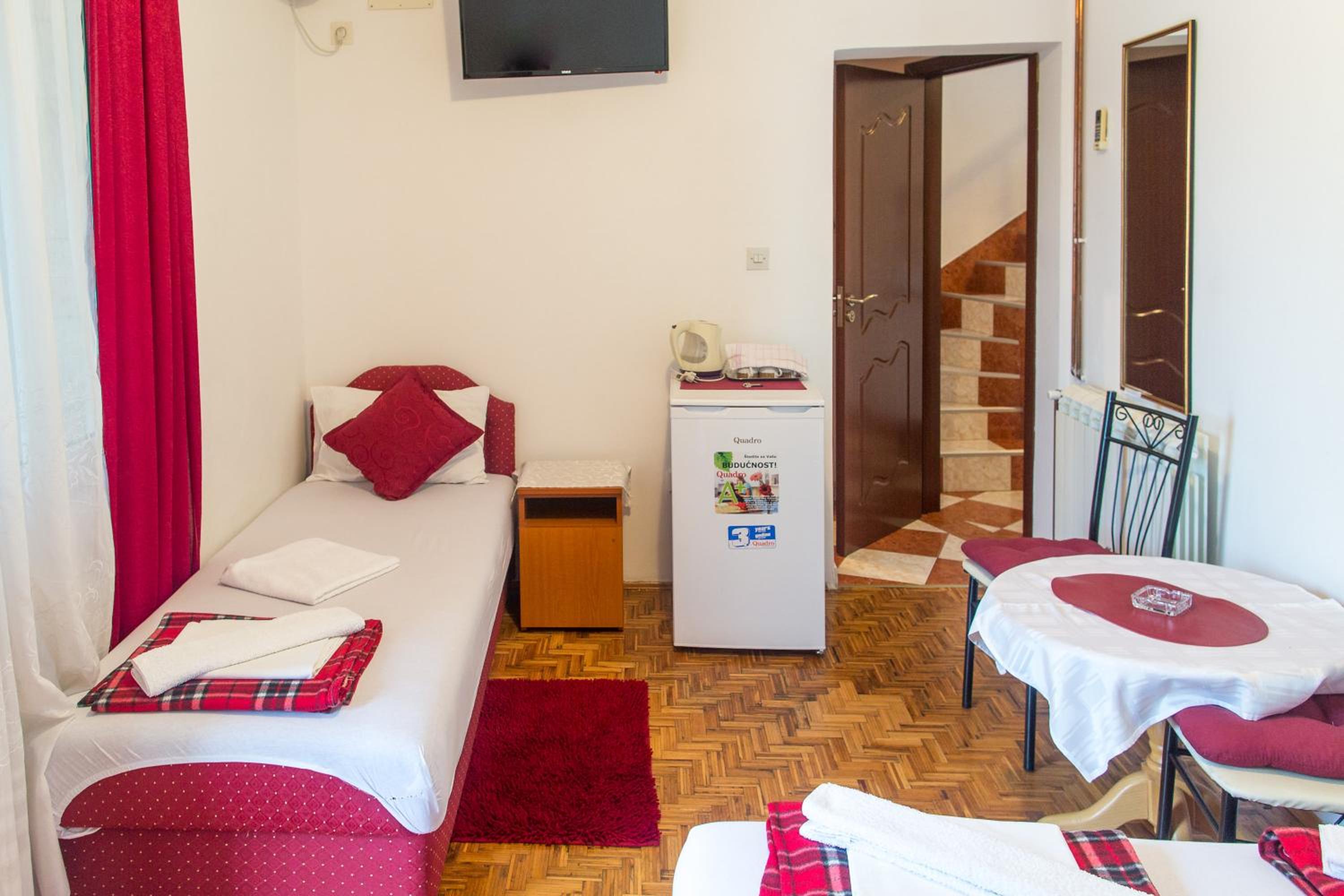 Triple Room with Balcony - Photo 7