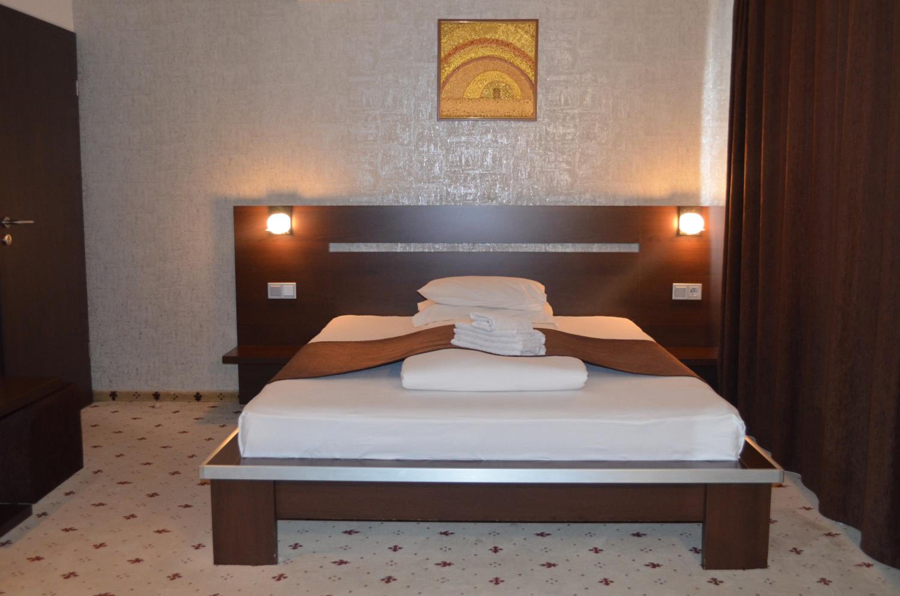 Standard Double Room - Photo 12