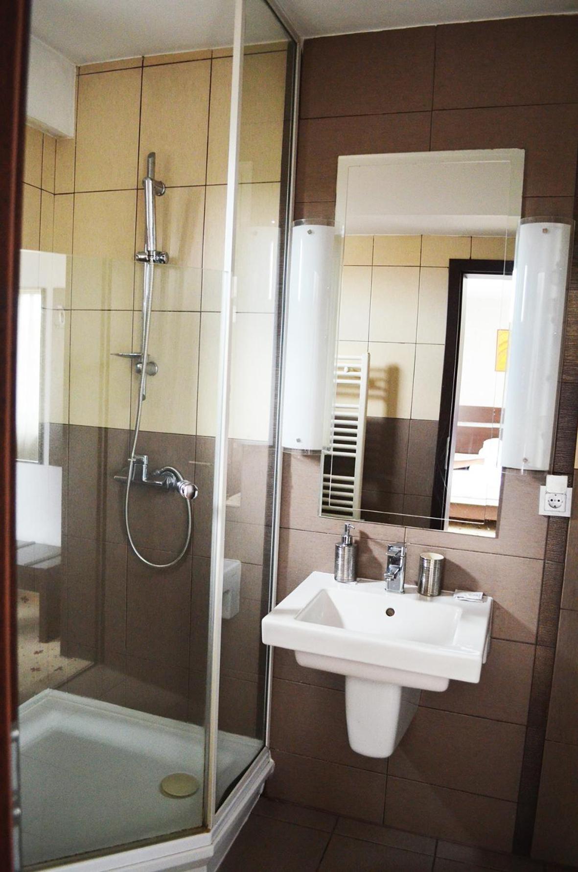 Standard Double Room - Photo 6
