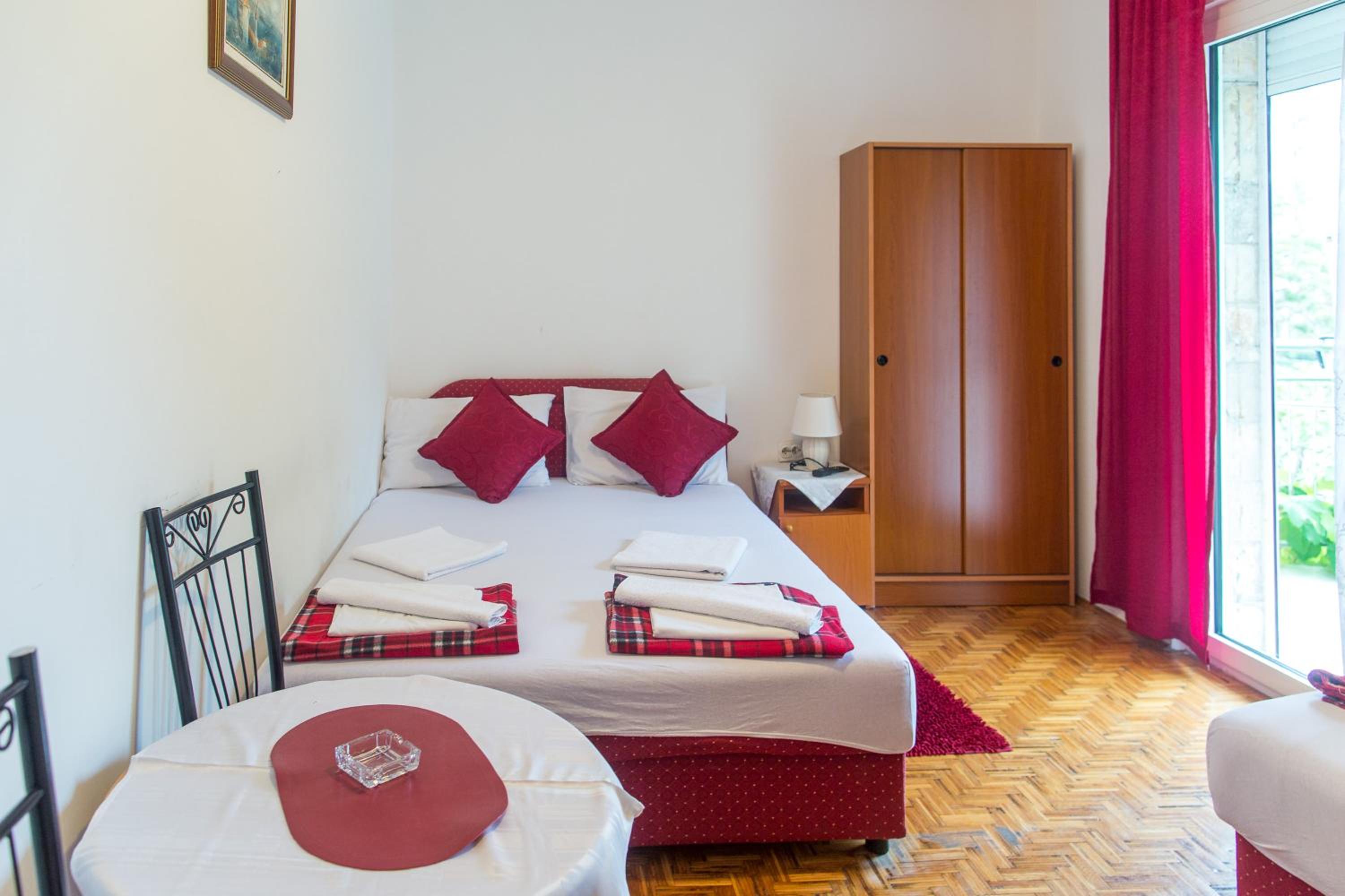 Triple Room with Balcony - Photo 2