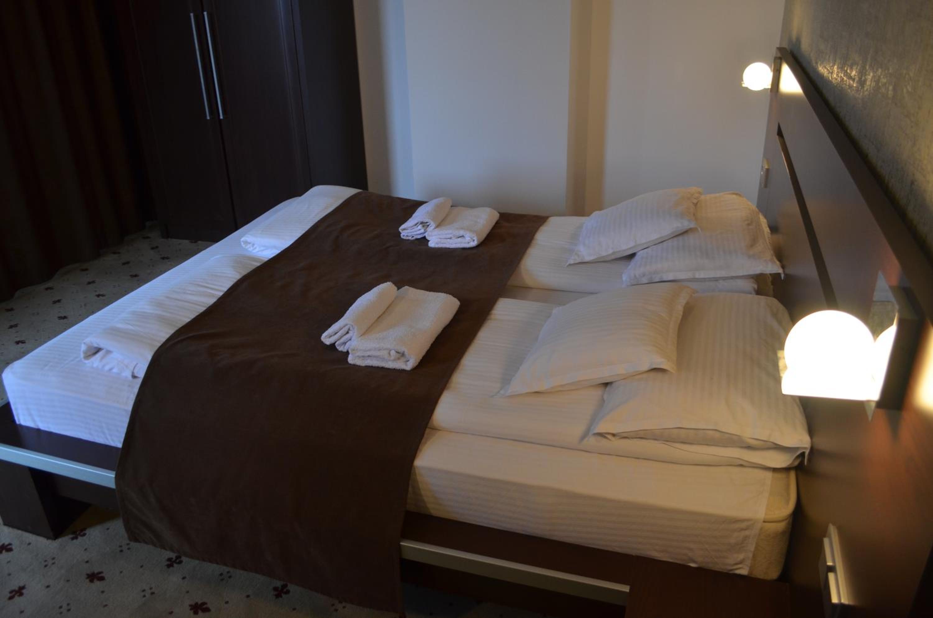 One-Bedroom Suite - Photo 5