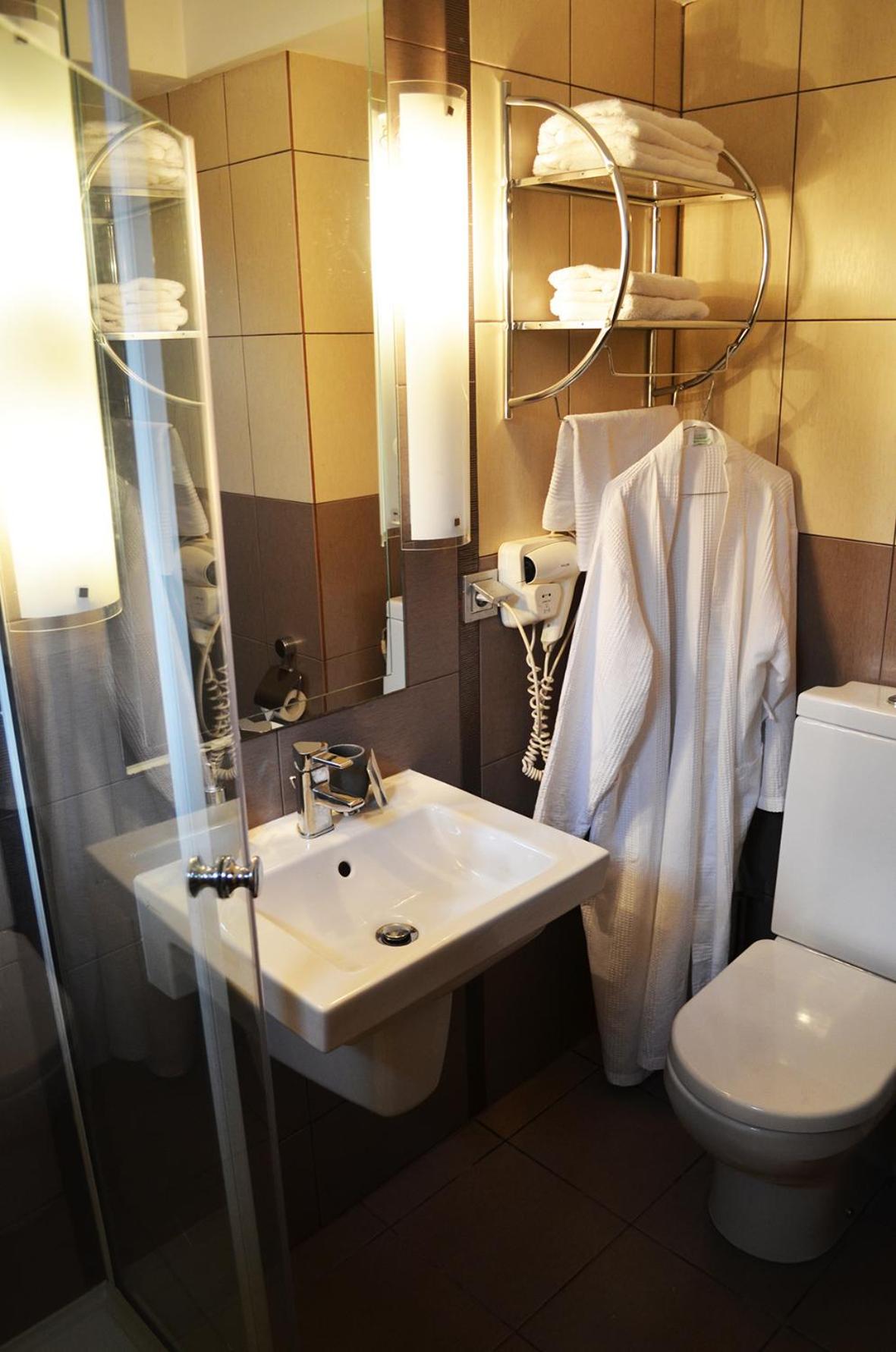 One-Bedroom Suite - Photo 6