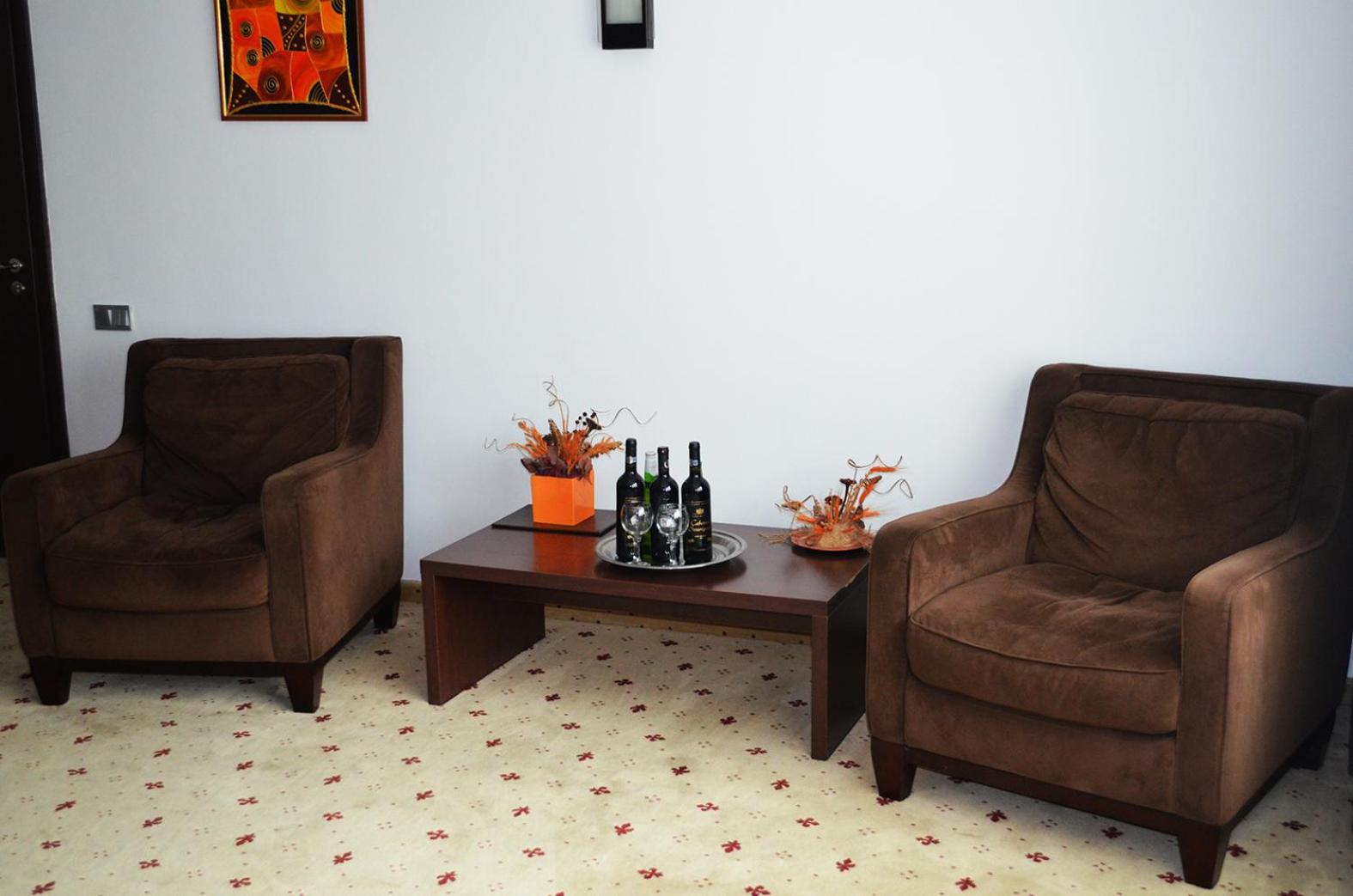 One-Bedroom Suite - Photo 2