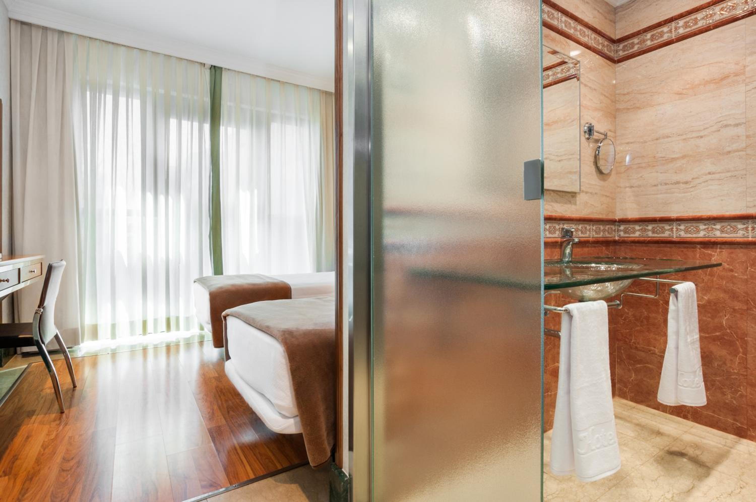 Double or Twin Room with Parking