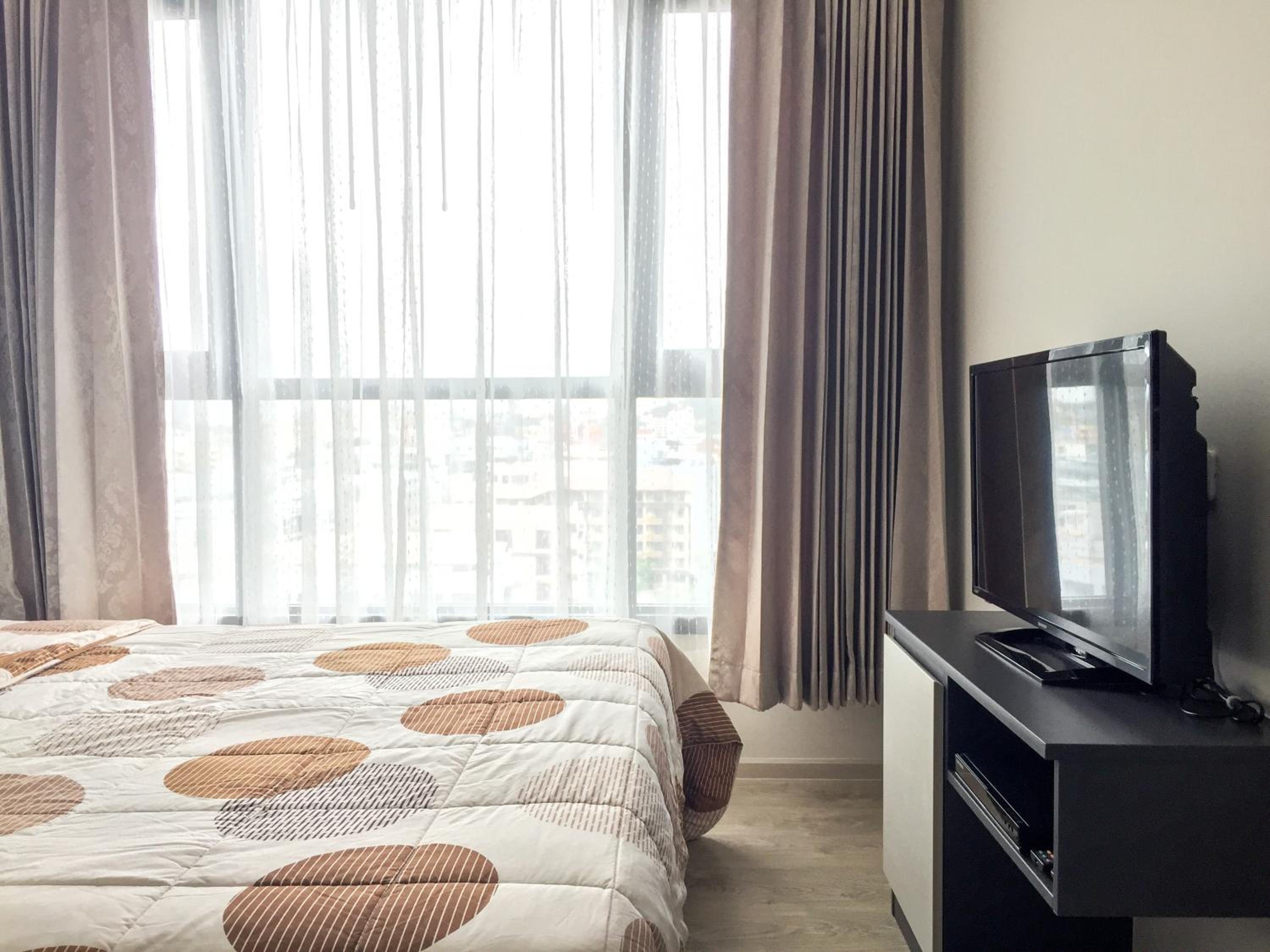 One-Bedroom Apartment - Photo 1