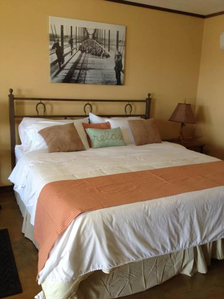 Deluxe King Room photo 3