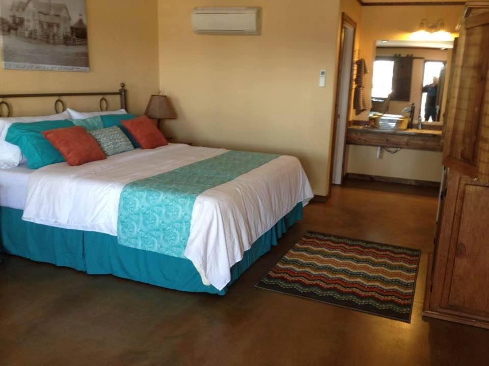 Deluxe King Room photo 2